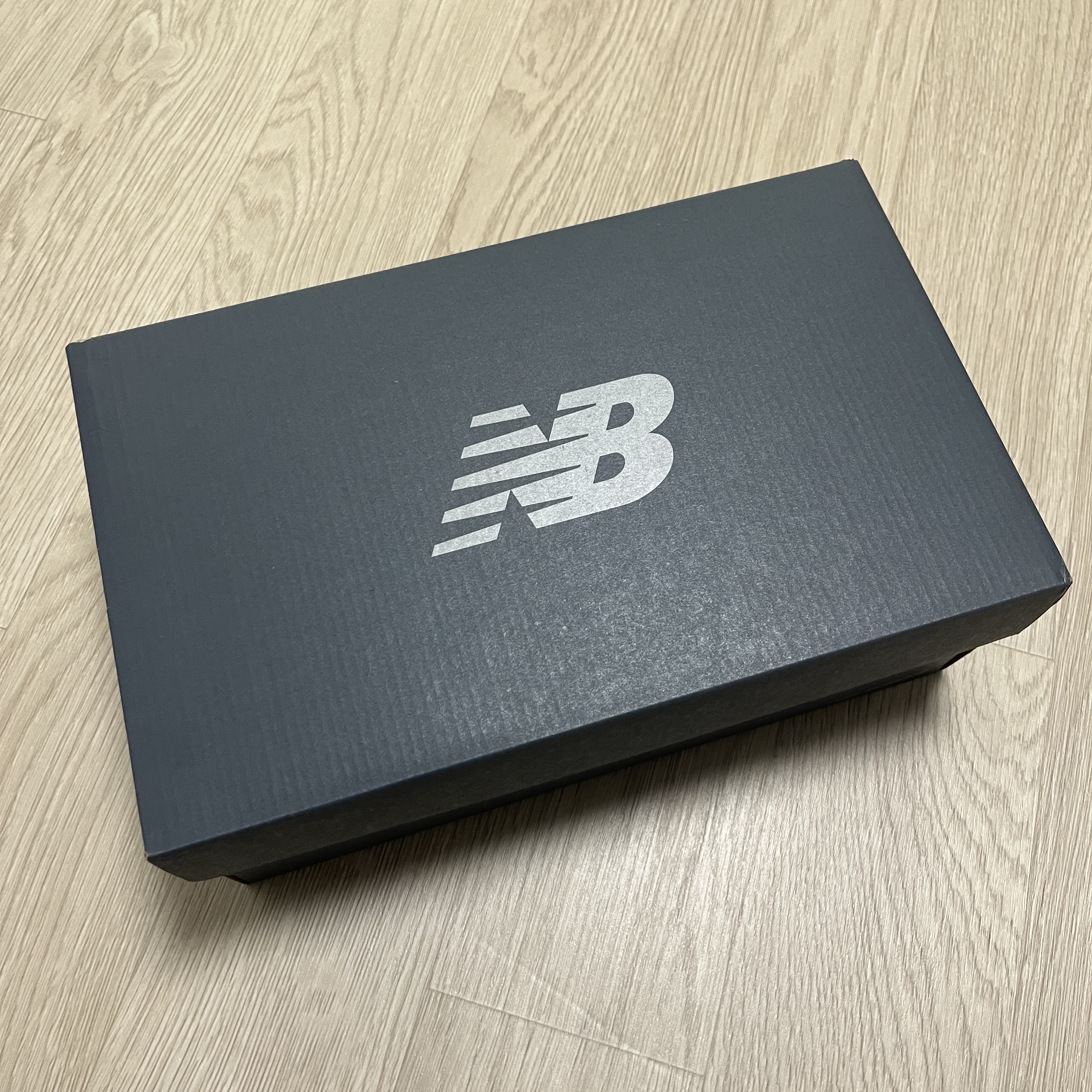 New Balance 327 Black Grey 착용 스타일 - 3