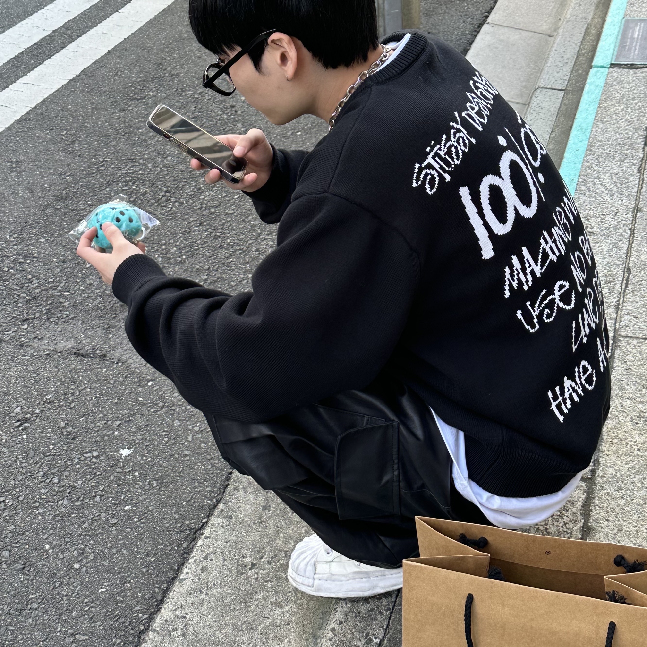Stussy Fuzzy Dice Keychain Teal, Stussy Care Label Sweater Black 착용 스타일