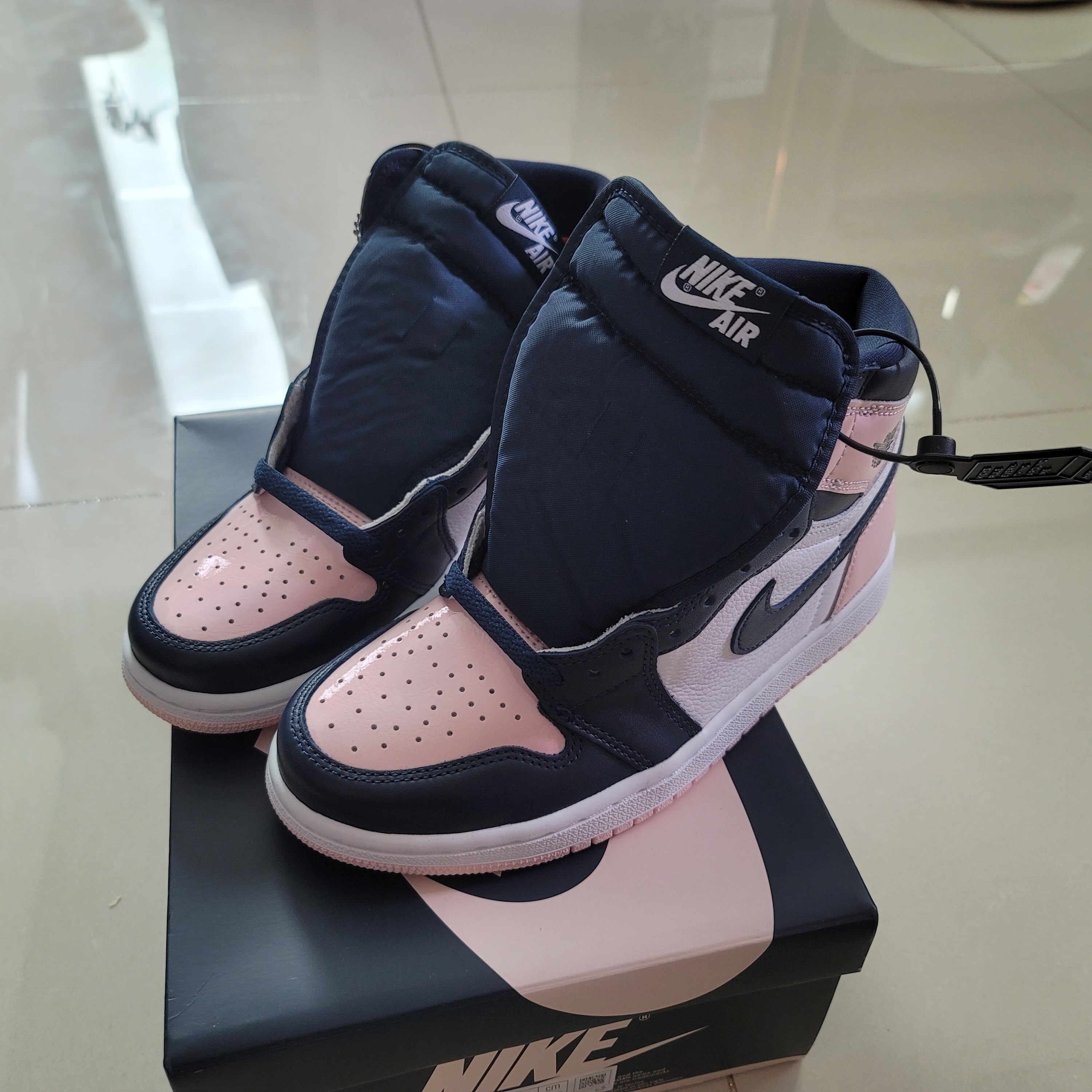 (W) Jordan 1 Retro High OG Atmosphere 착용 스타일 - 1