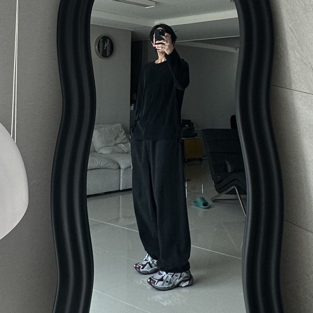 Balenciaga Runner Sneakers Grey Burgundy, Maison Mihara Yasuhiro Twisted Double Waist Pants Black 착용 스타일 - 3
