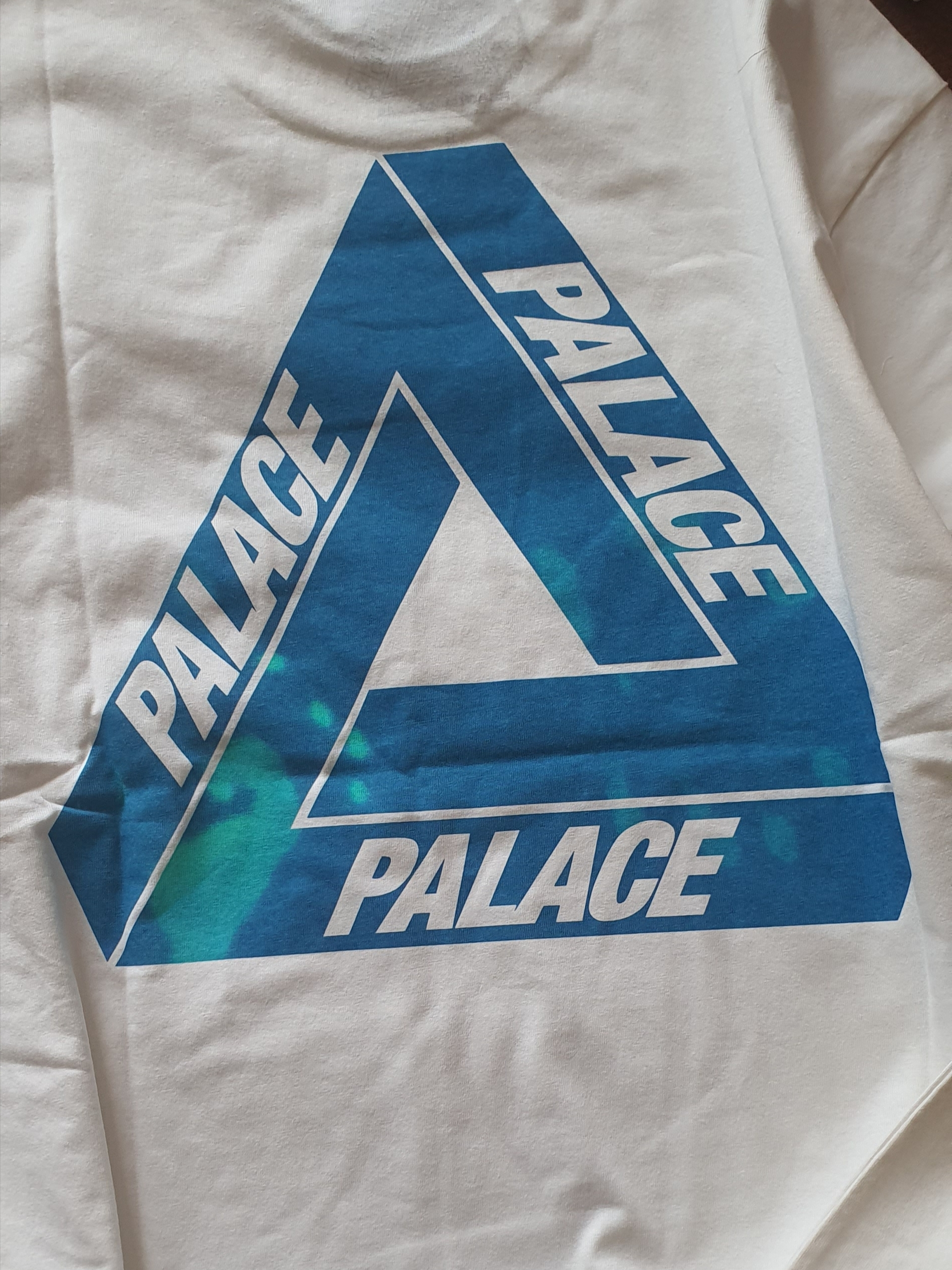Palace Reacto Tri-Ferg T-Shirt White - 23SS 착용 스타일