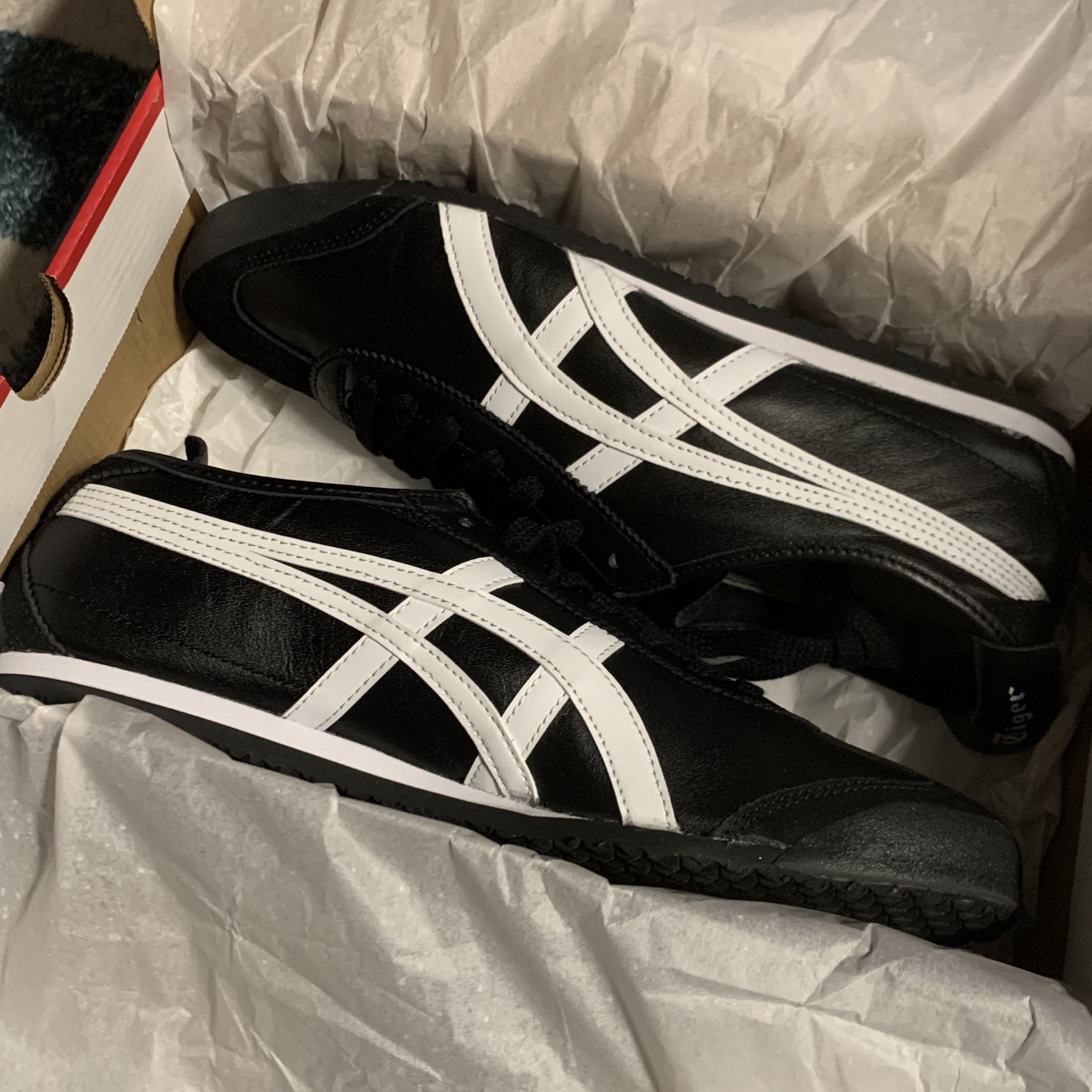 Onitsuka Tiger Mexico 66 Black White 착용 스타일 - 1