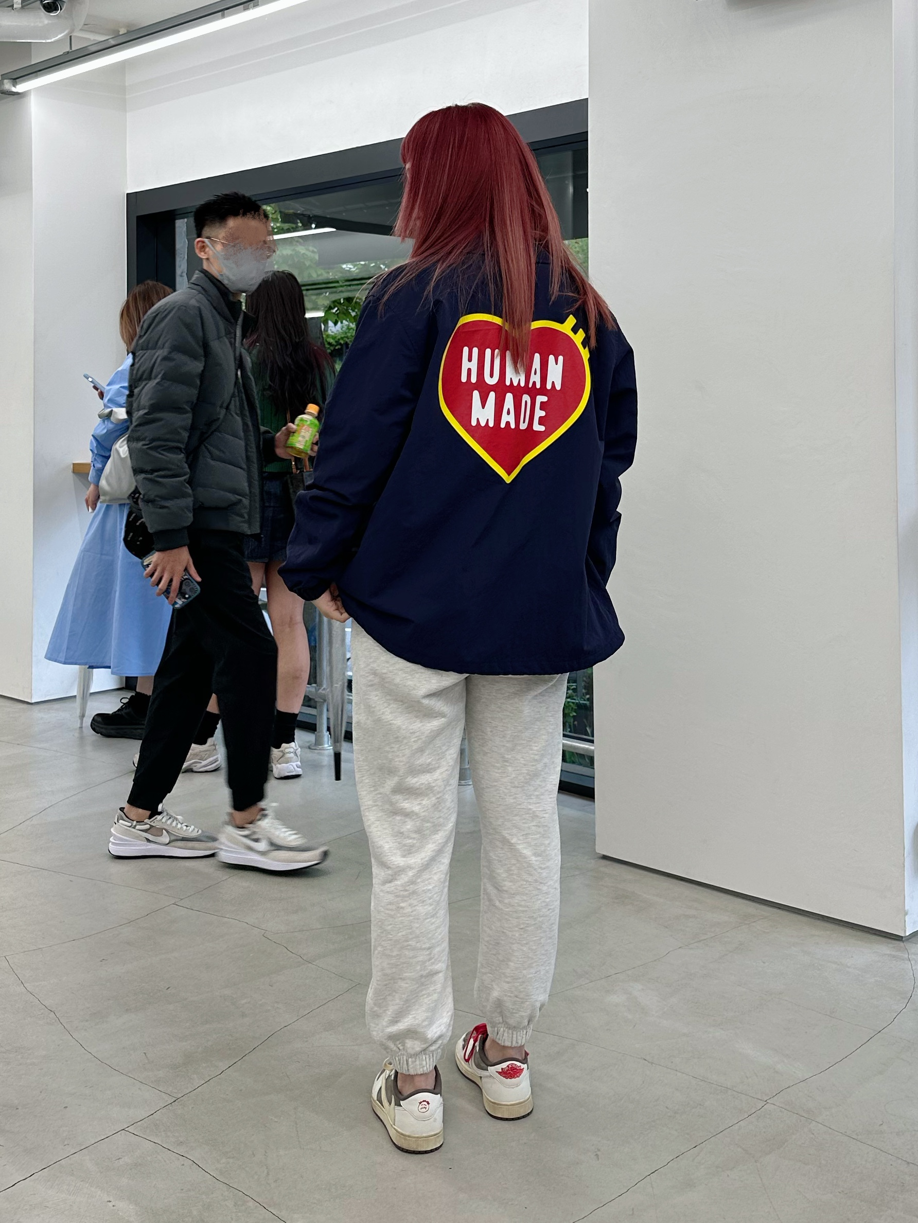 Human Made Coach Jacket Navy, Jordan 1 x Travis Scott Retro Low OG SP Sail and Ridgerock 착용 스타일 - 5