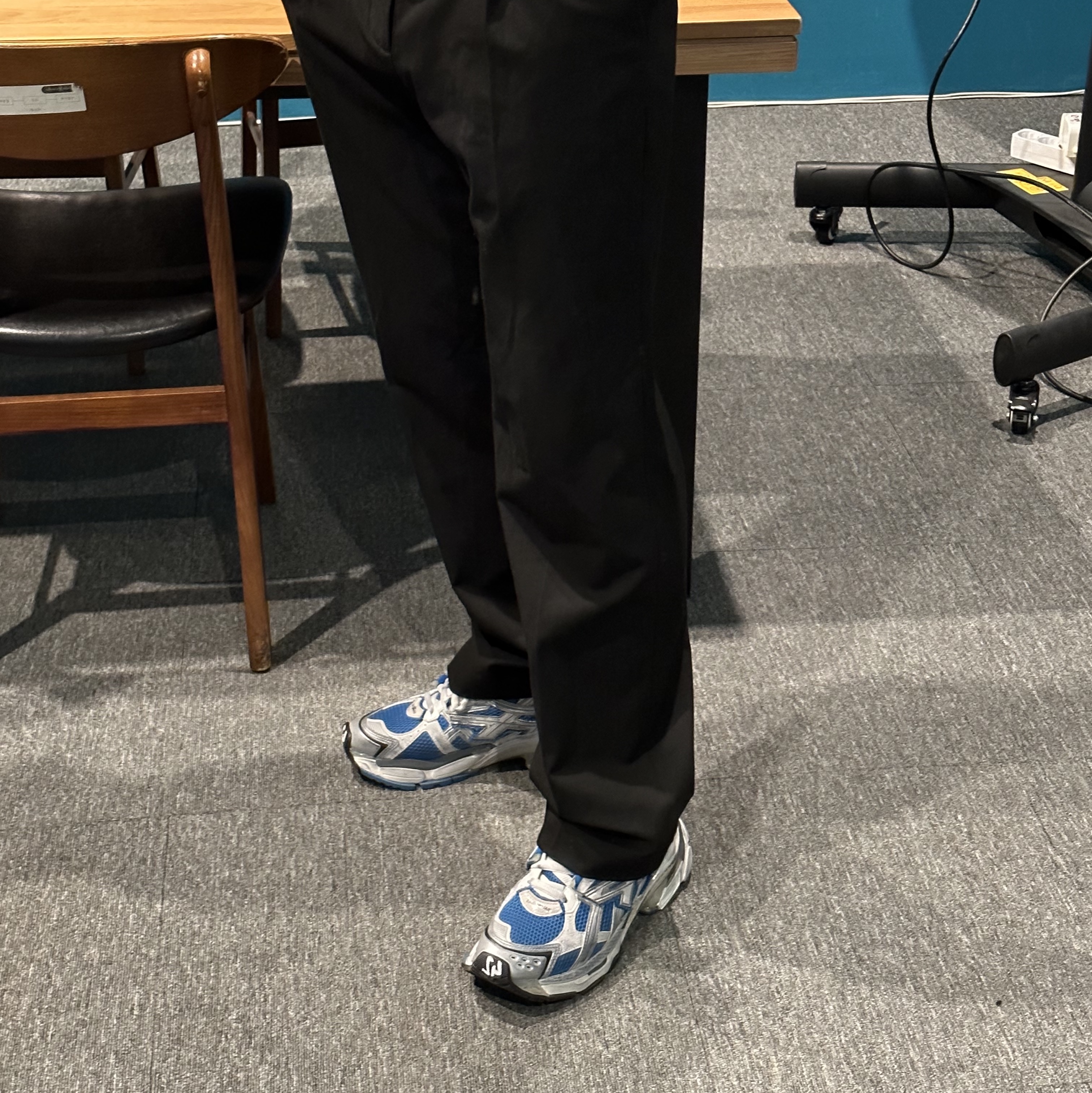 Balenciaga Runner Sneakers Blue White 착용 스타일