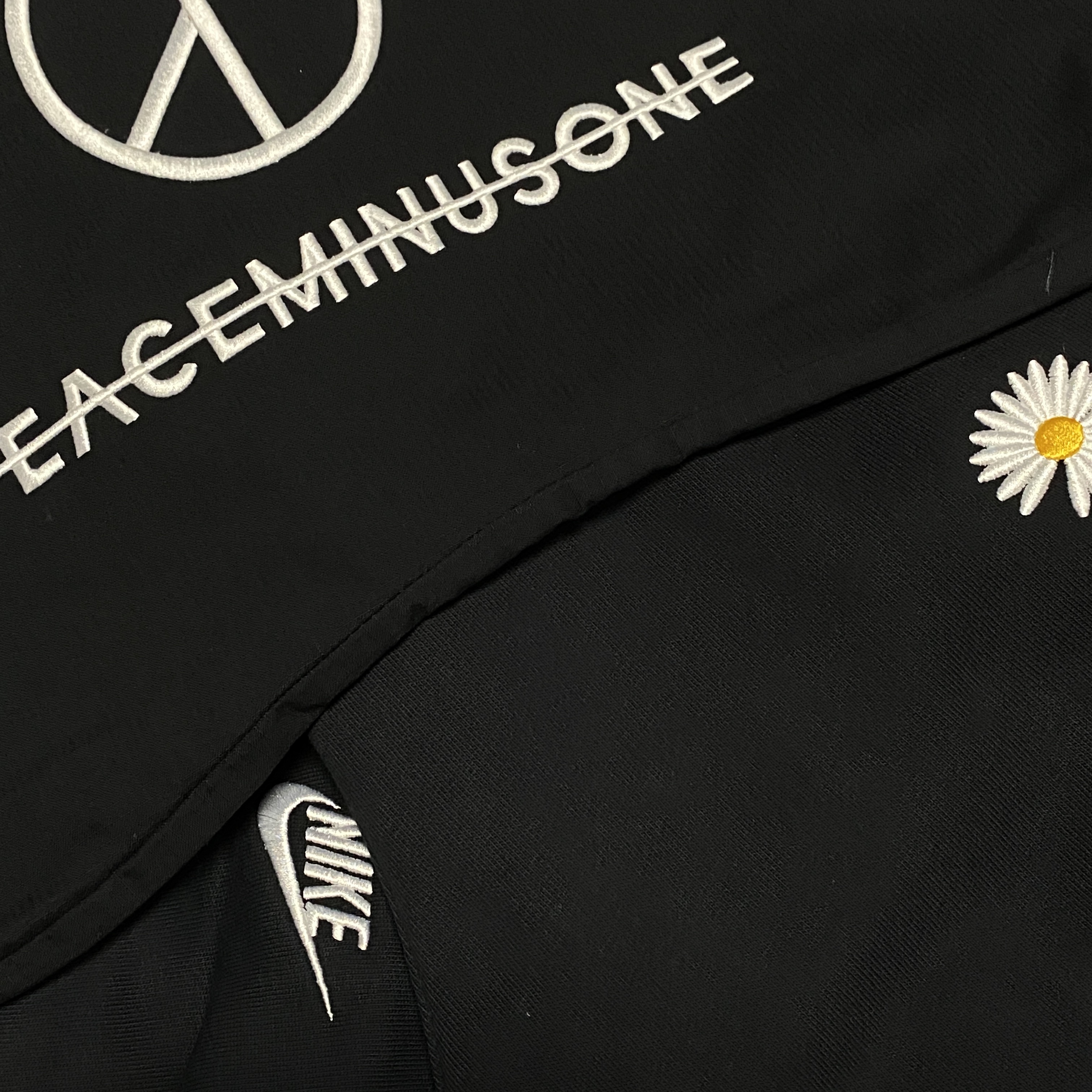 Nike x Peaceminusone Wide Pants Black (DR0096-010) 착용 스타일 - 1