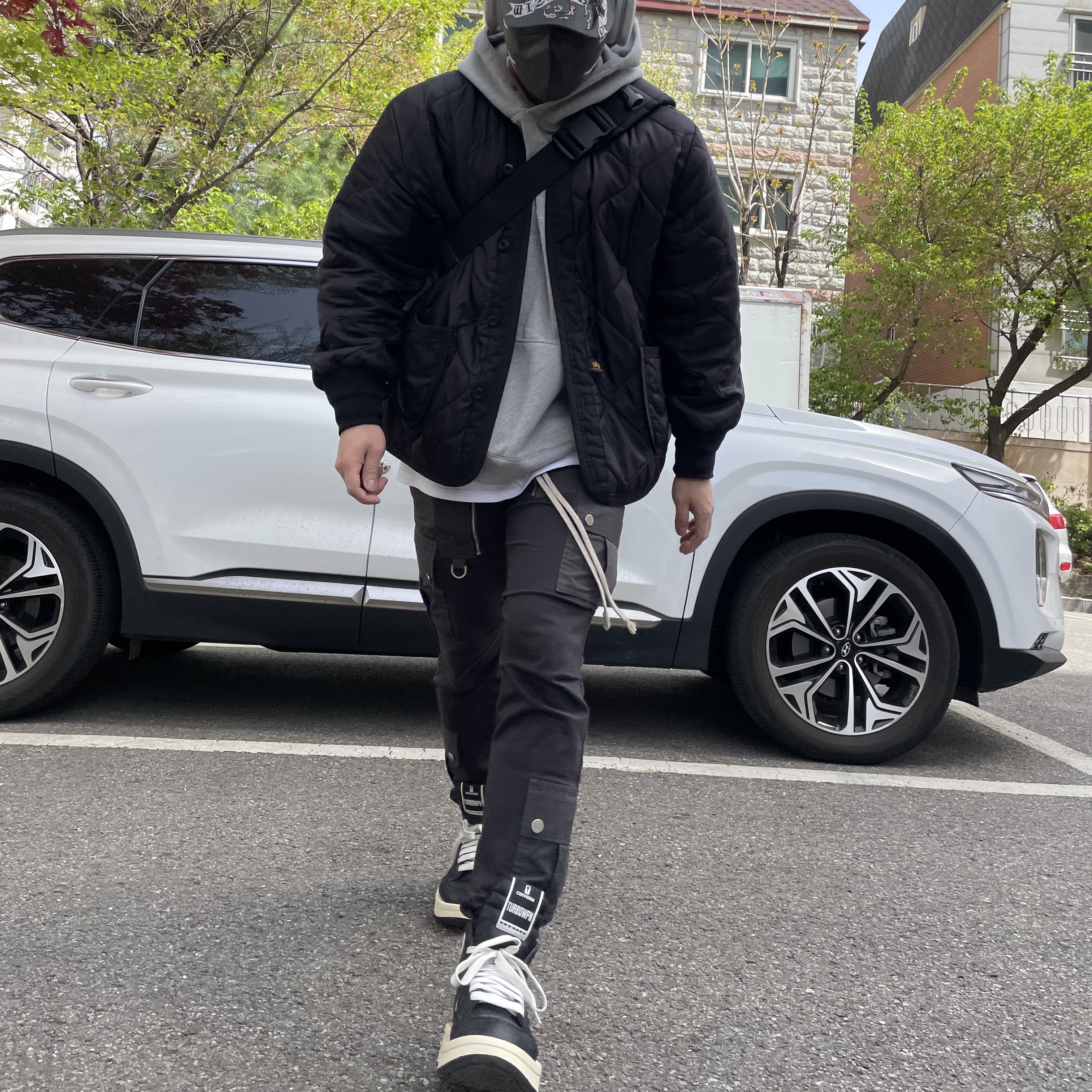 Converse x Drkshdw Turbowpn Black Cream, CDG x Alpha Industries Liner Jacket Black 착용 스타일 - 4