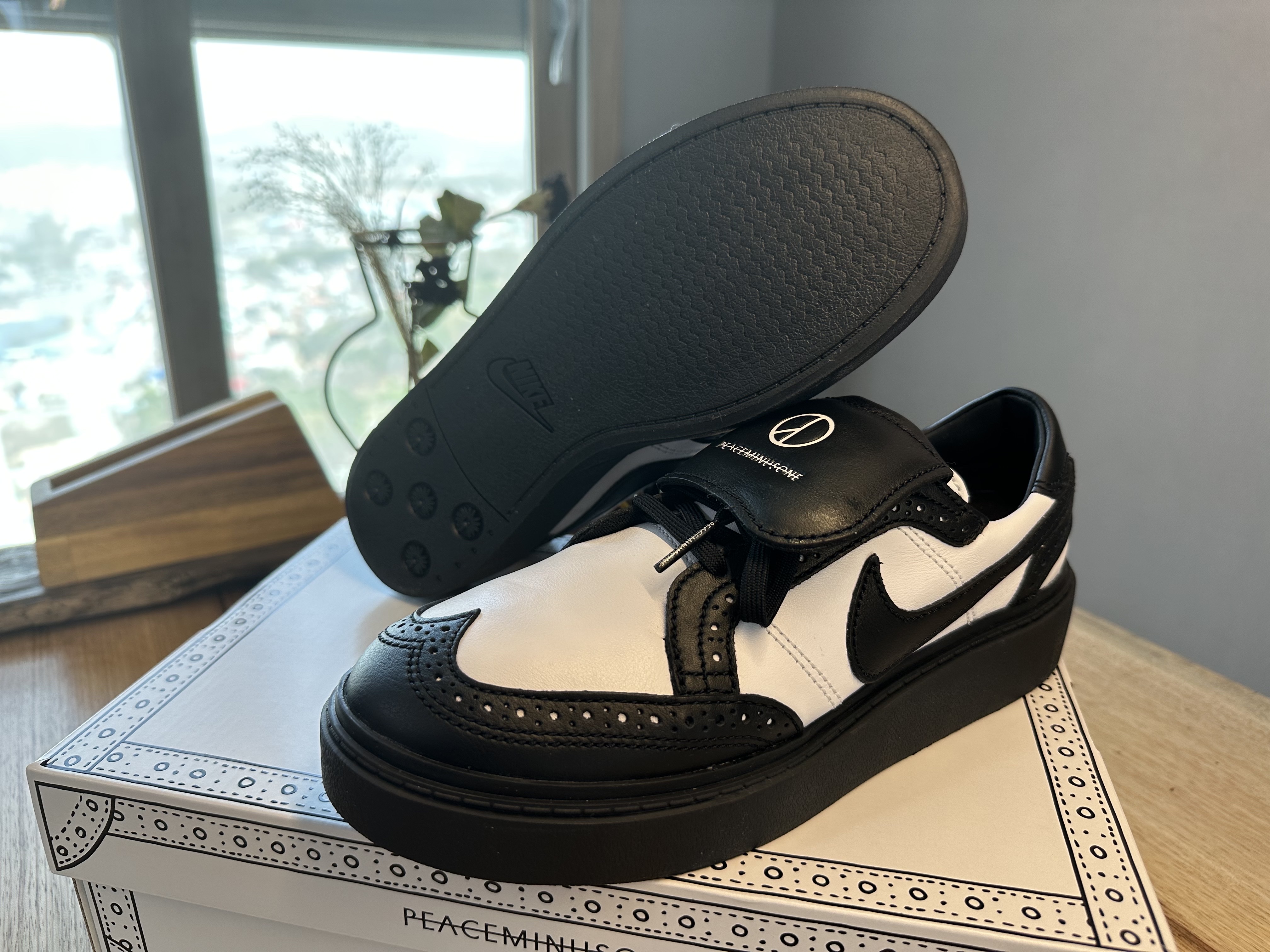 Nike x Peaceminusone Kwondo1 Black and White 착용 스타일 - 3