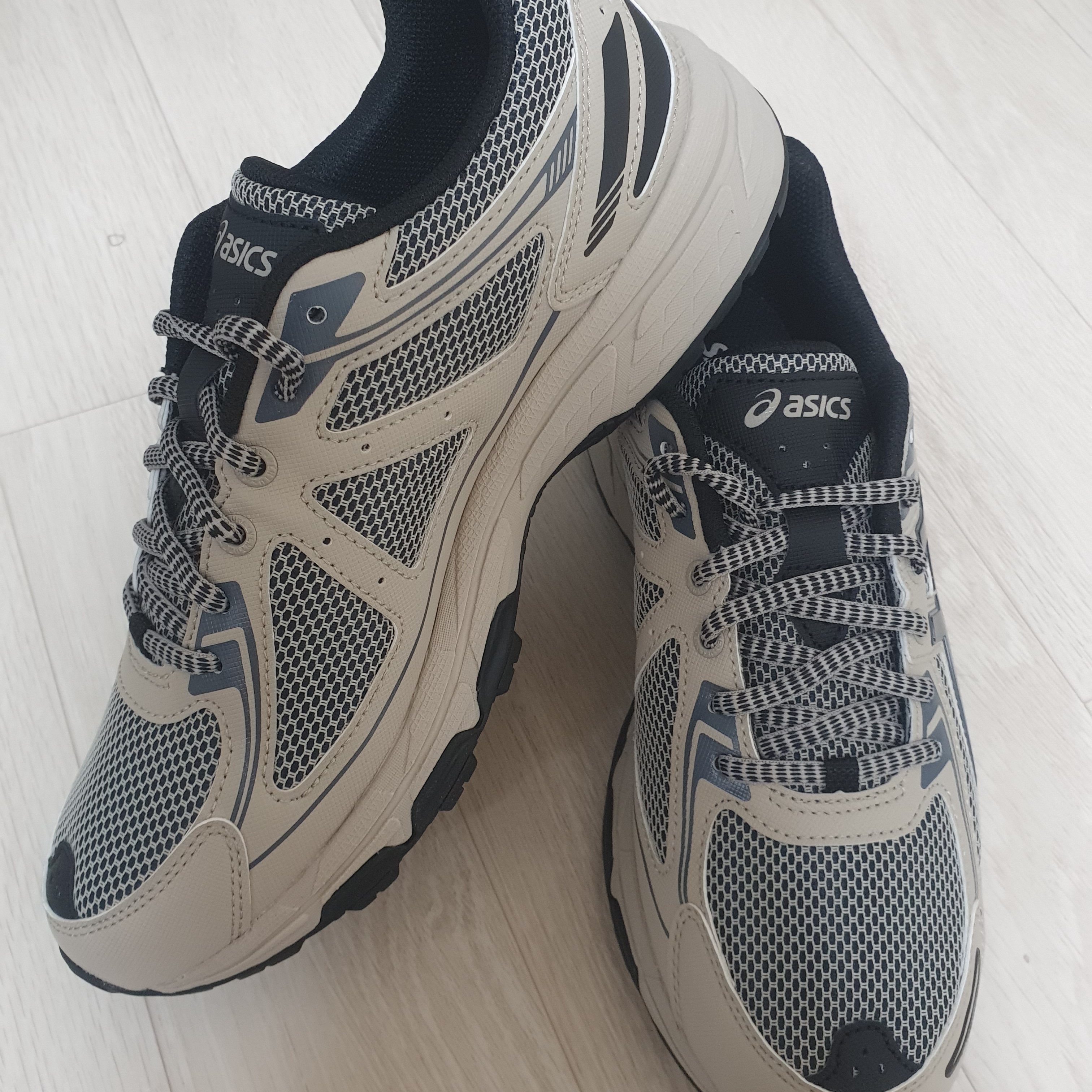 Asics Gel-Venture 6 Feather Grey Black 착용 스타일