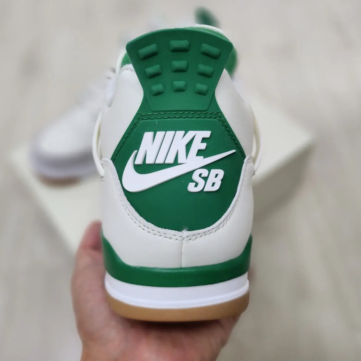 Jordan 4 x Nike SB Retro SP Pine Green 착용 스타일 - 3