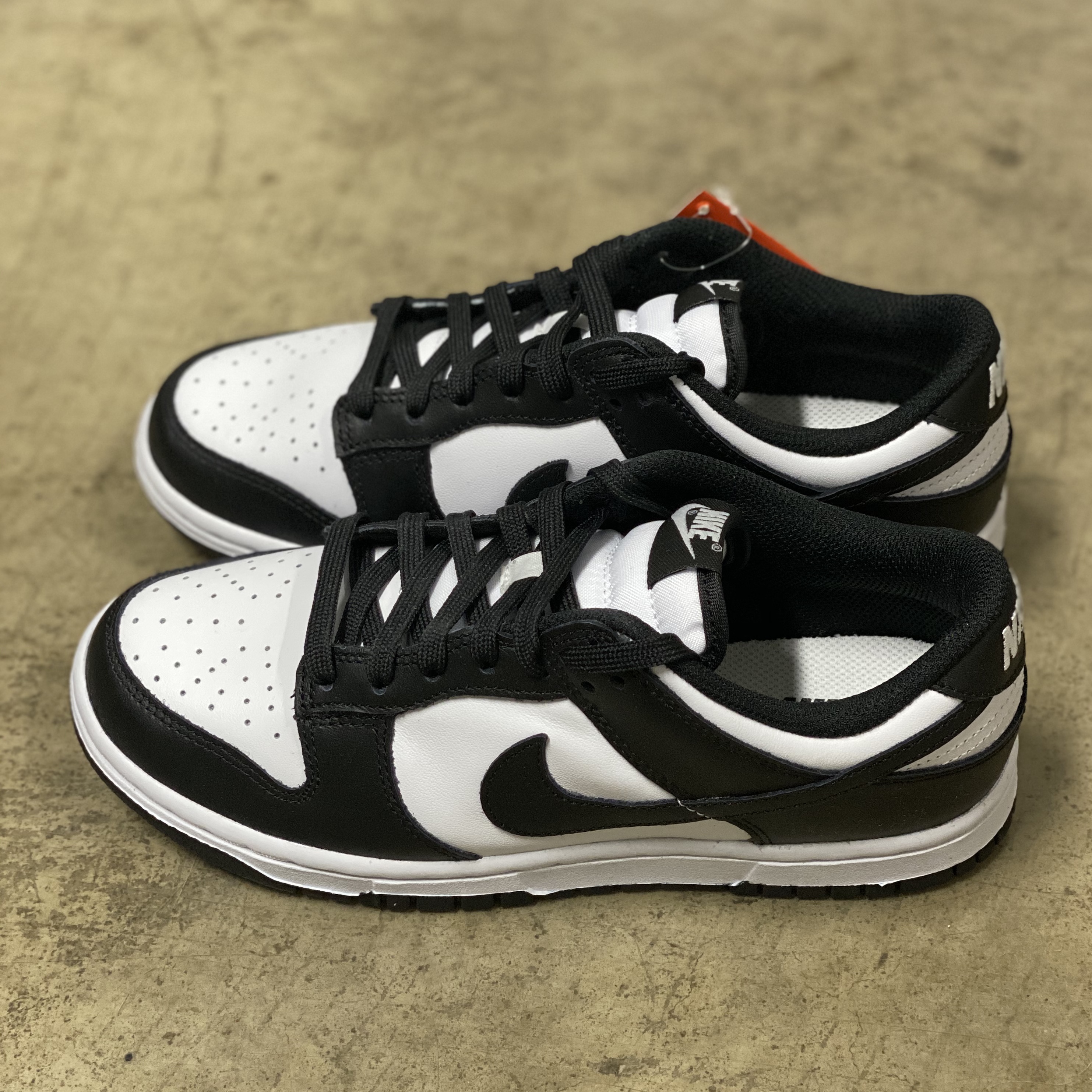(W) Nike Dunk Low Black 착용 스타일 - 1
