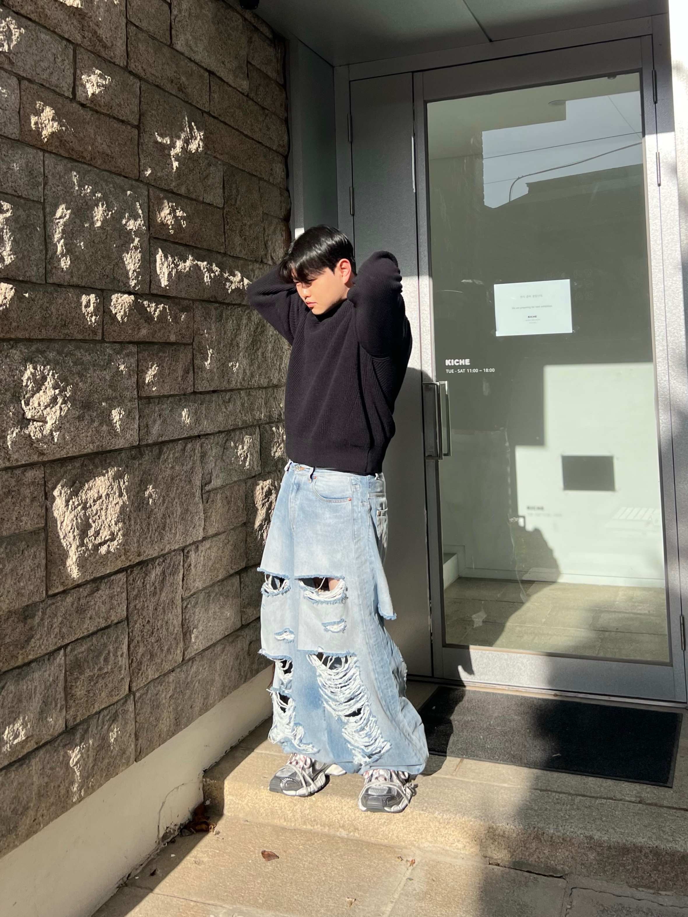 Balenciaga 3XL Sneakers Grey White Red 착용 스타일 - 1