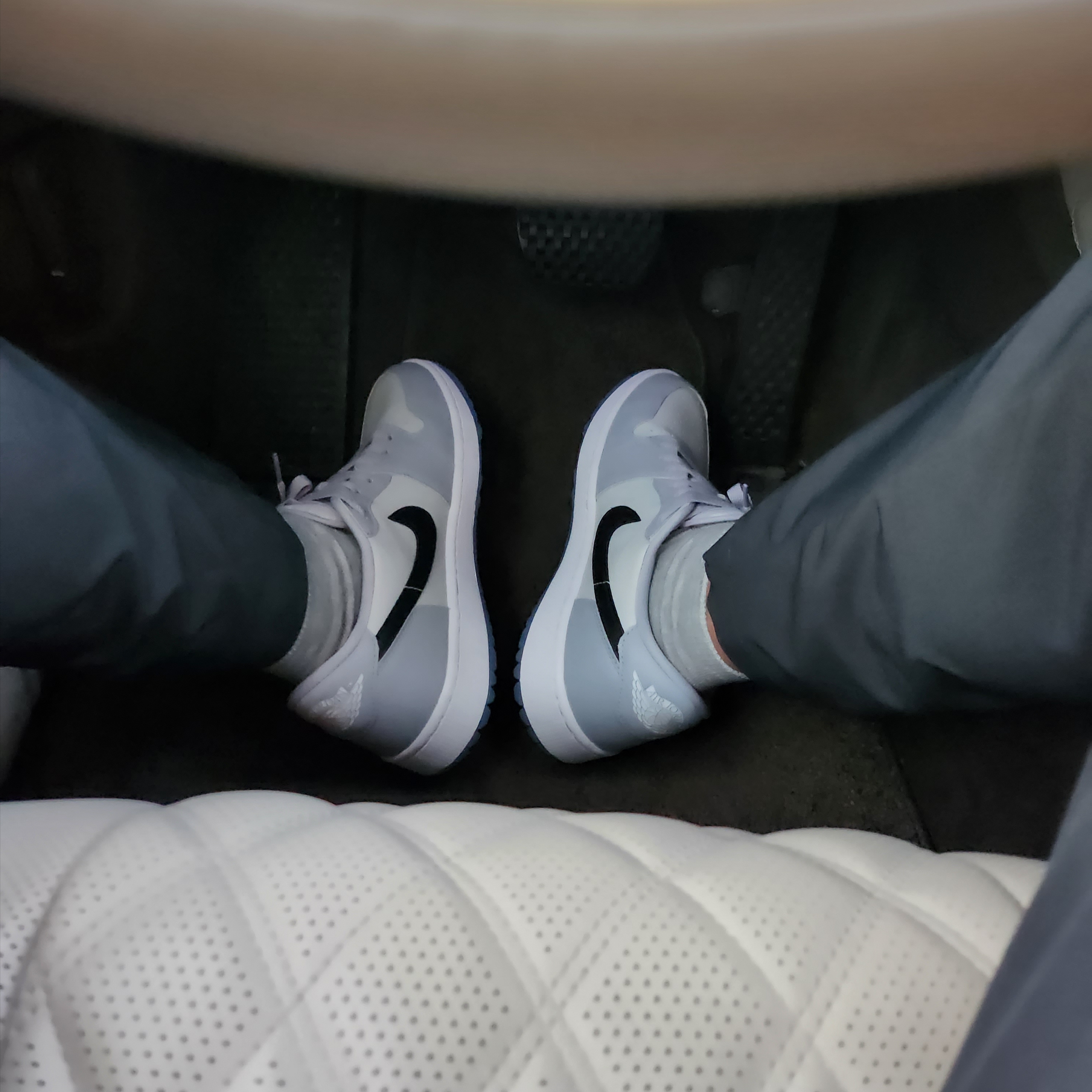 Jordan 1 Low Golf Wolf Grey 착용 스타일 - 1