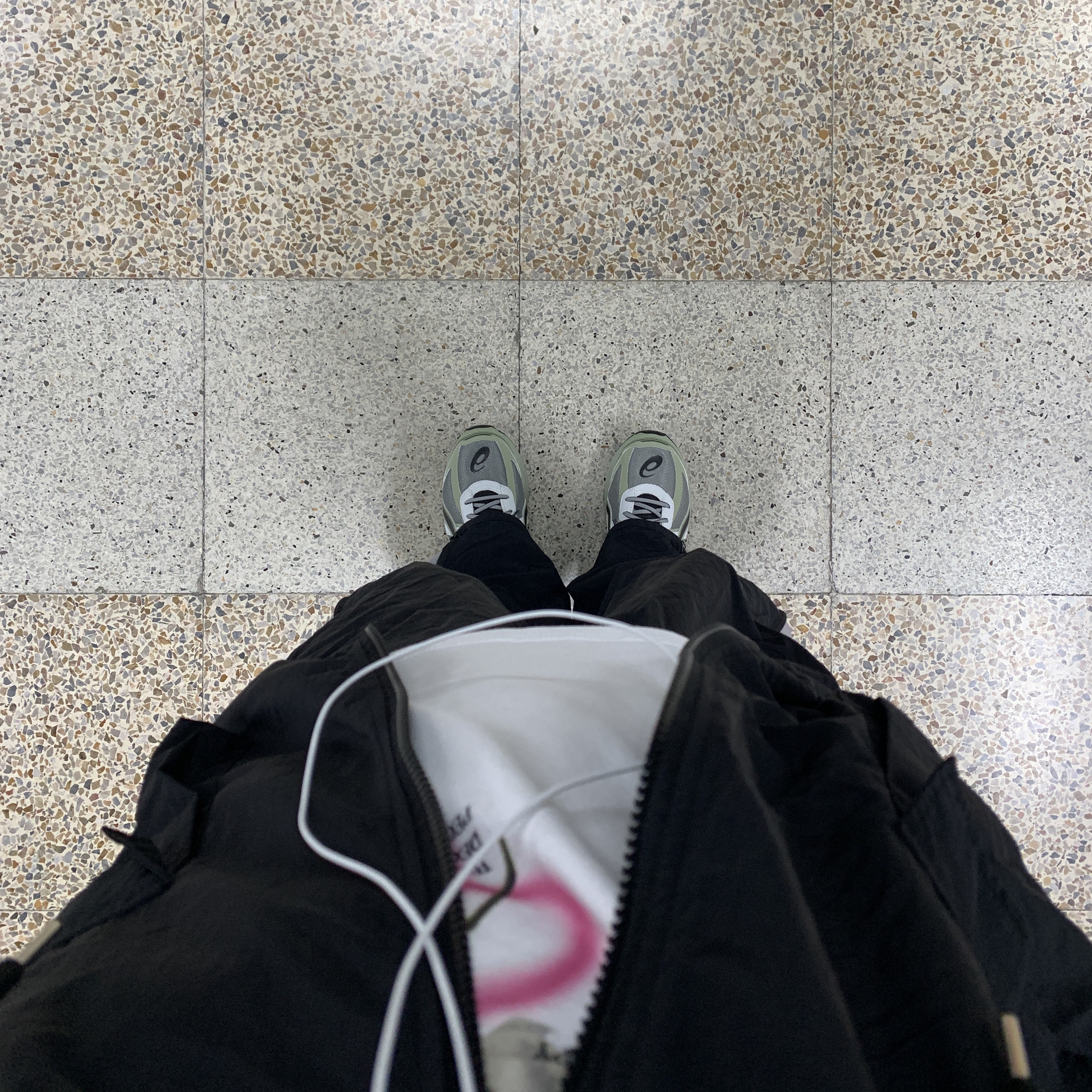 Asics Jog 100 S Sheet Rock - 2E Wide 착용 스타일 - 1