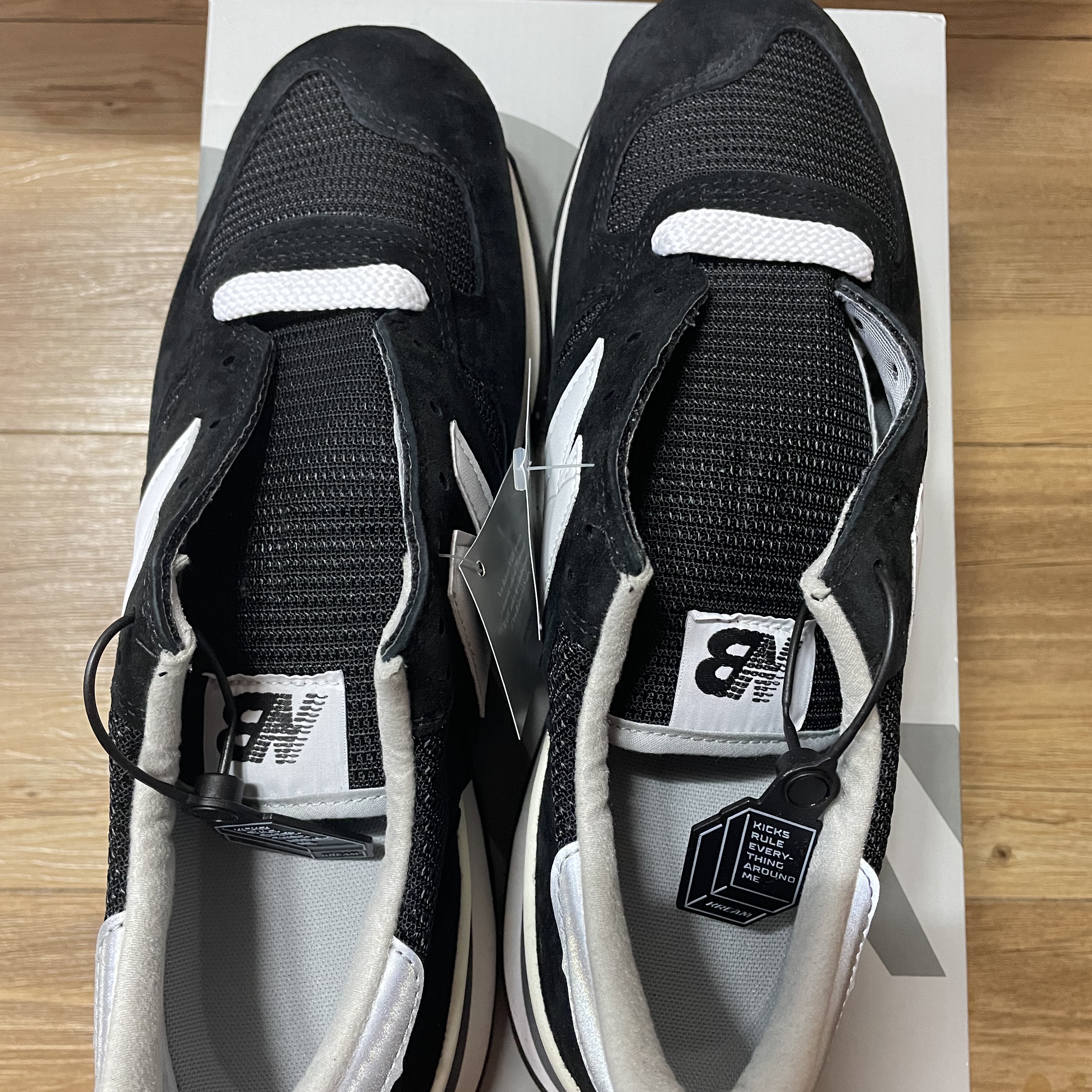 New Balance 990v1 Made in USA Black 착용 스타일 - 2