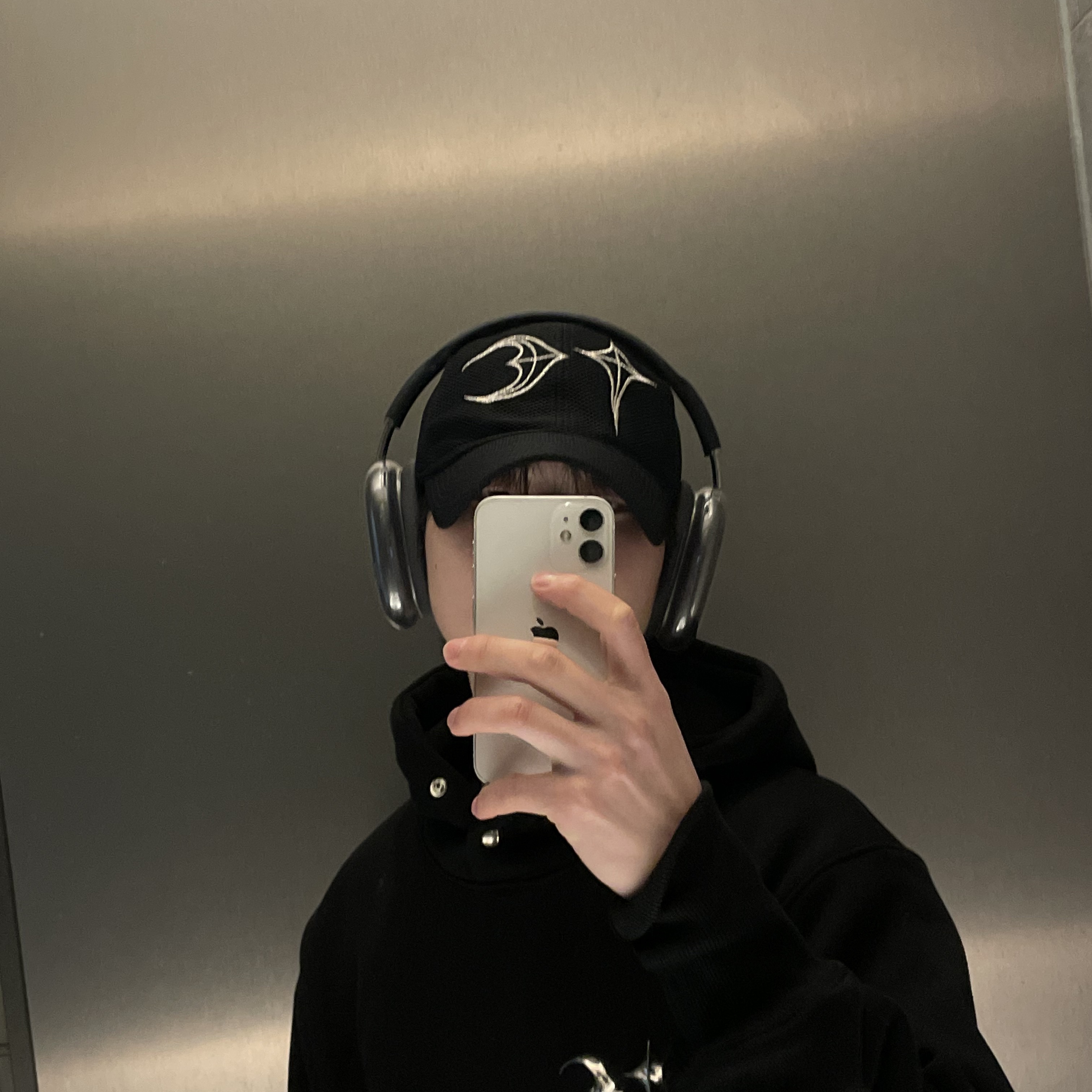 Apple AirPods Max Lightning Space Gray (Korean Ver.) 착용 스타일