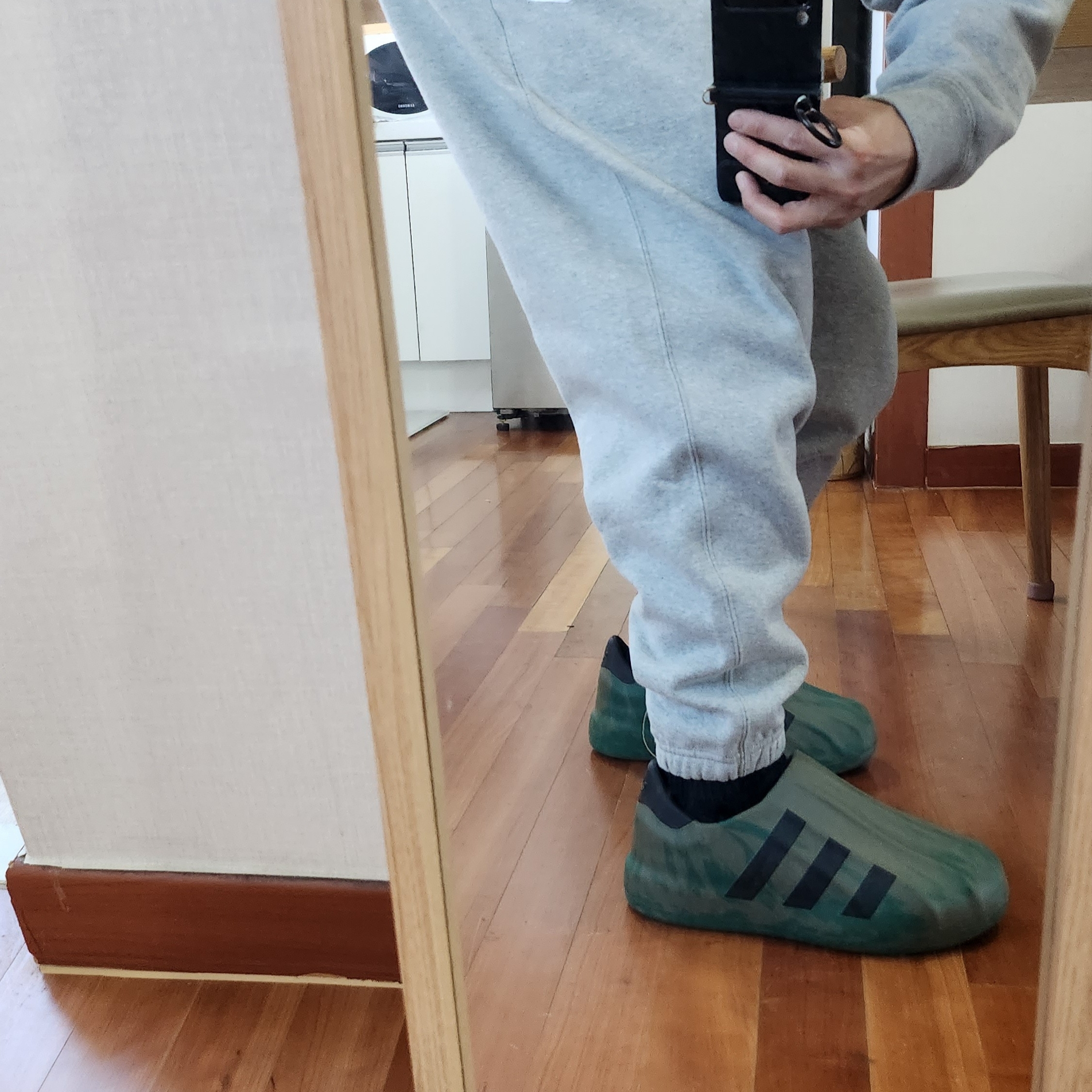 Adidas Adifom Superstar Olive Strata 착용 스타일 - 3