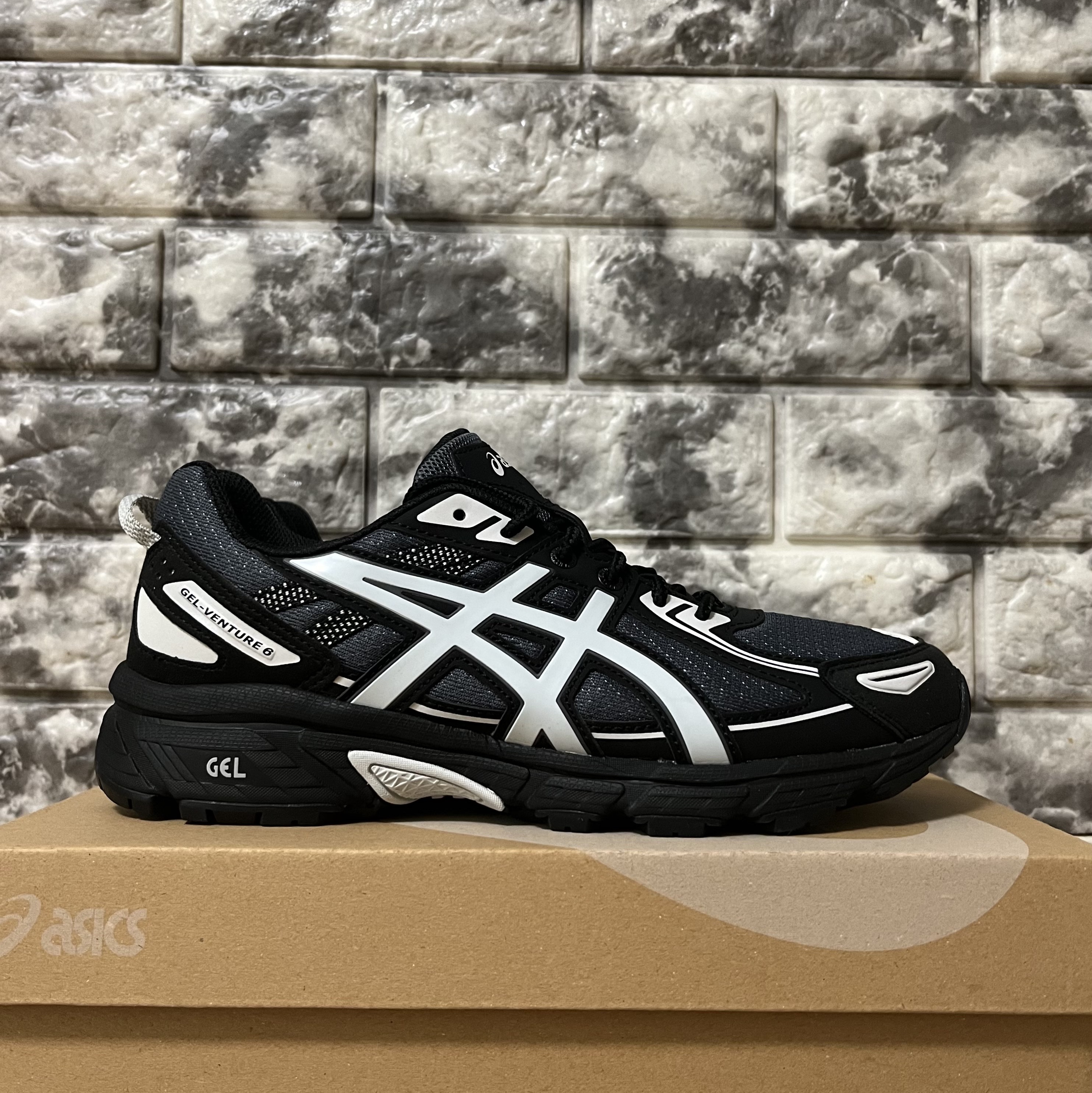 Asics Gel-Venture 6 Carrier Grey 착용 스타일 - 1