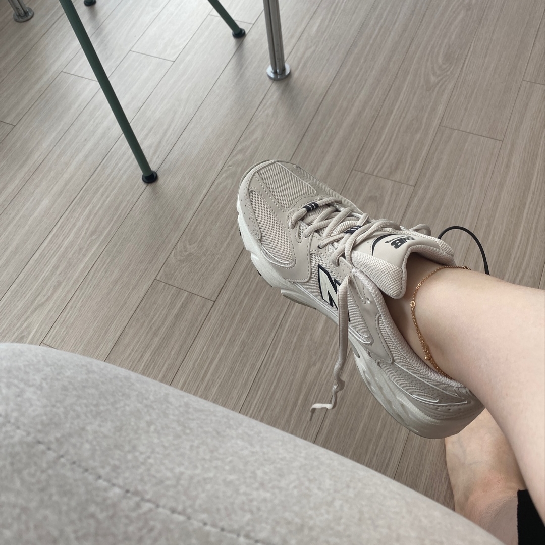 New Balance 530 Ivory 착용 스타일