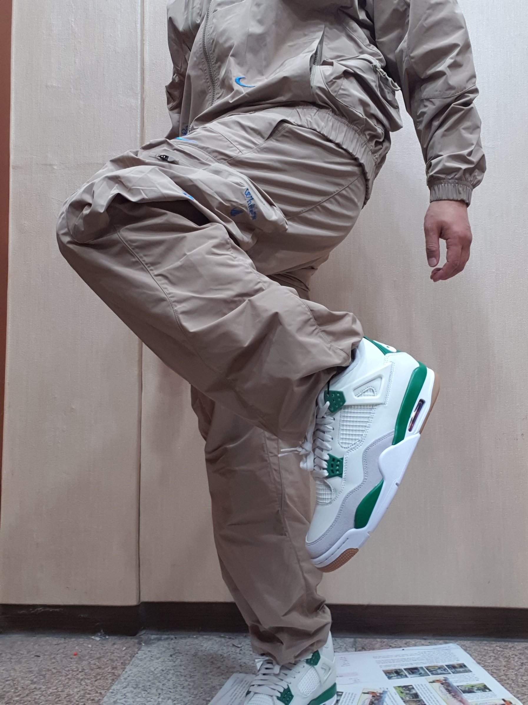 Nike x Off-White NRG Track Suit Khaki - Asia, Jordan 4 x Nike SB Retro SP Pine Green 착용 스타일 - 3