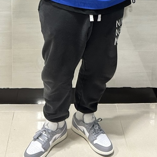 Jordan 1 Low Stealth and White 착용 스타일