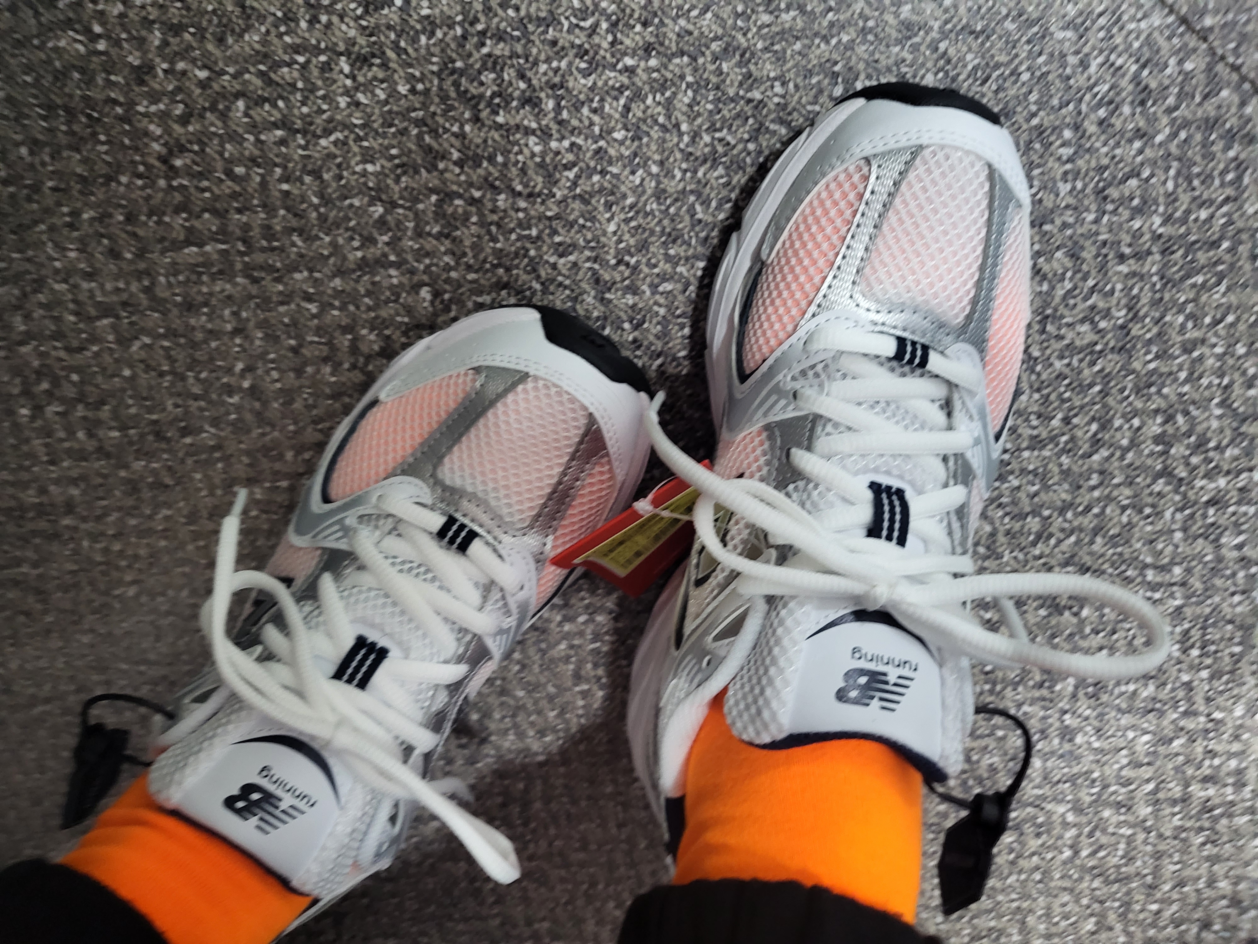 New Balance 530 White 착용 스타일 - 2