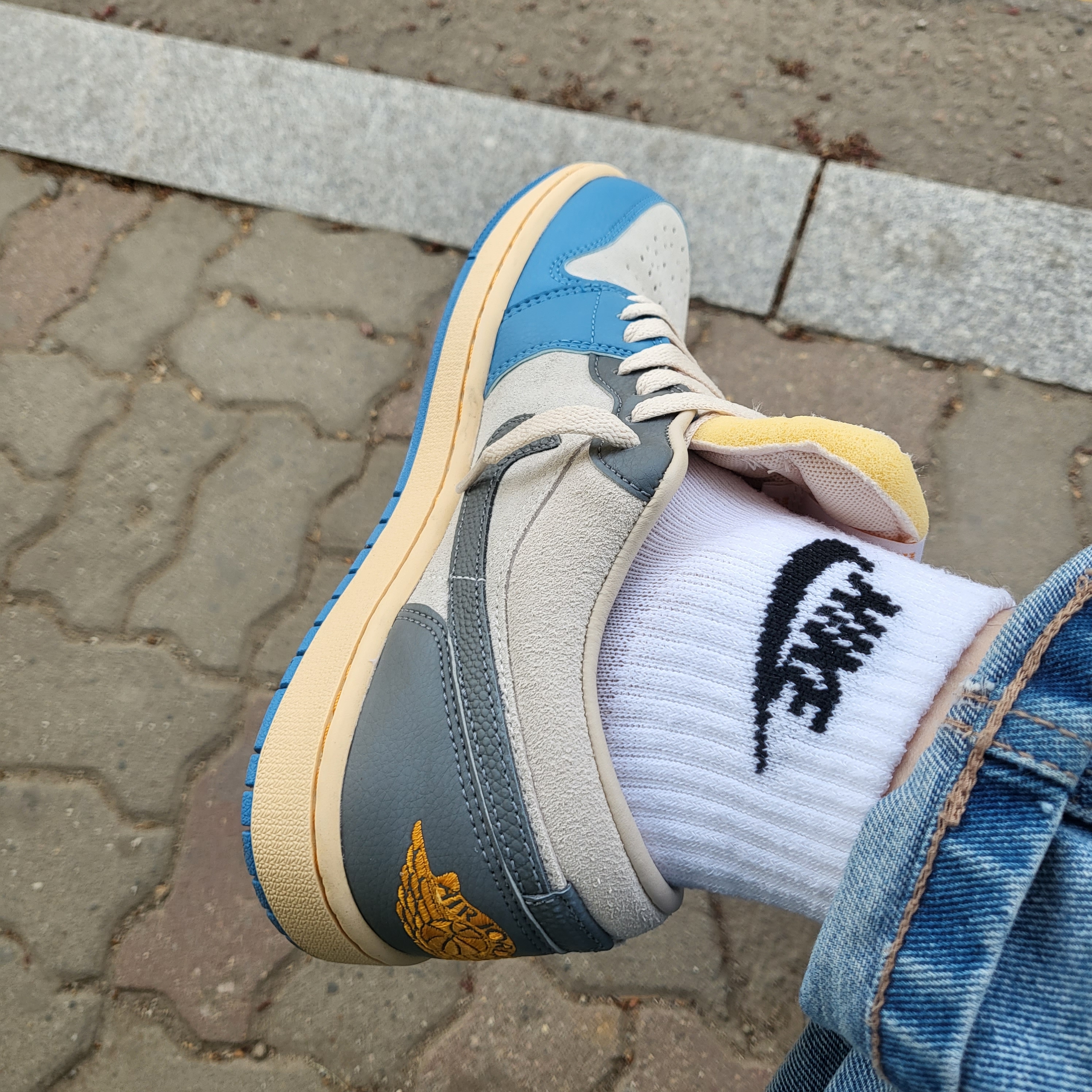 Jordan 1 Low SE Tokyo 96 착용 스타일 - 2