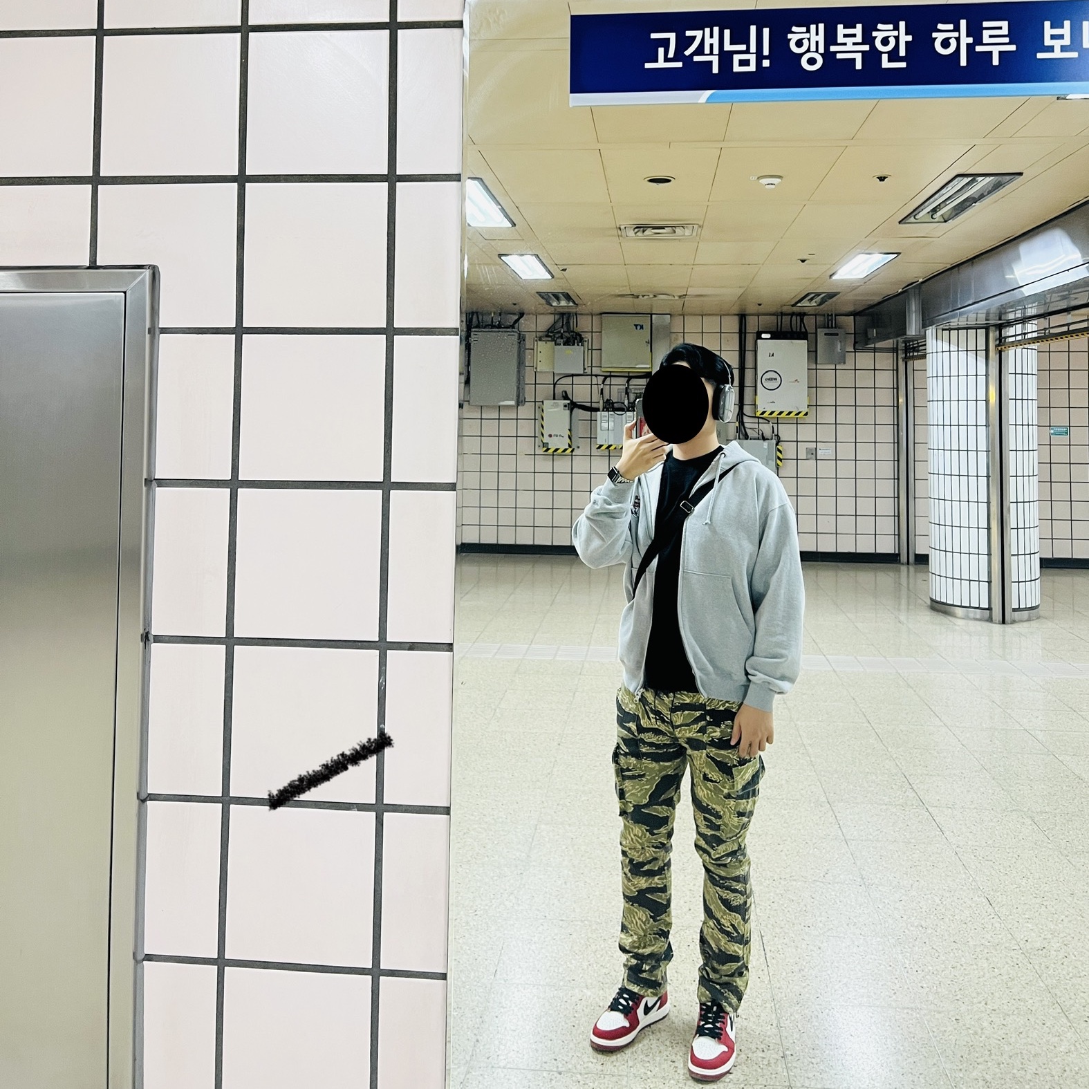 Jordan 1 Retro High OG Chicago 2022, Apple AirPods Max Lightning Space Gray (Korean Ver.) 착용 스타일