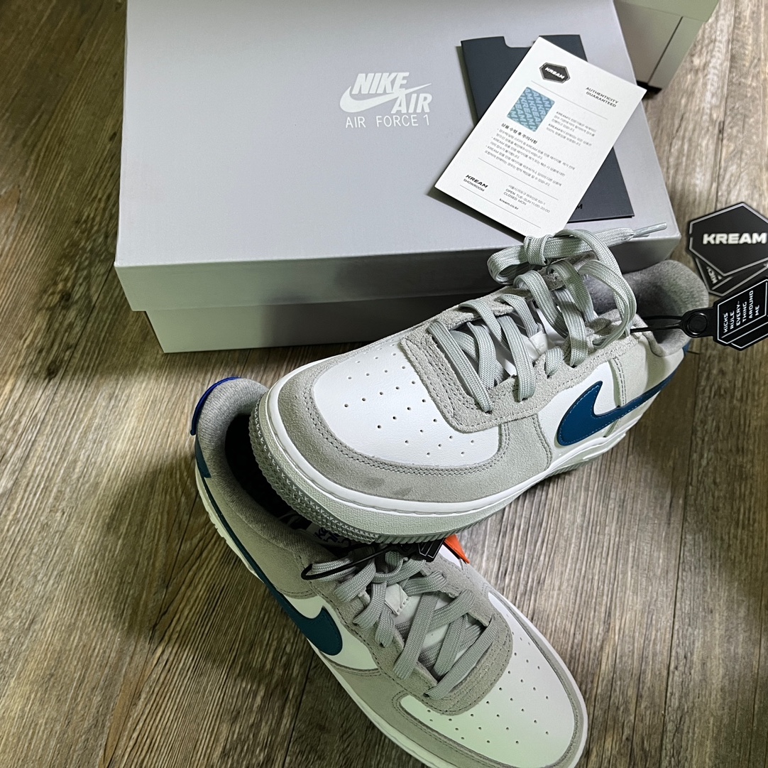 (GS) Nike Air Force 1 LV8 Athletic Club Light Smoke Grey Marina 착용 스타일