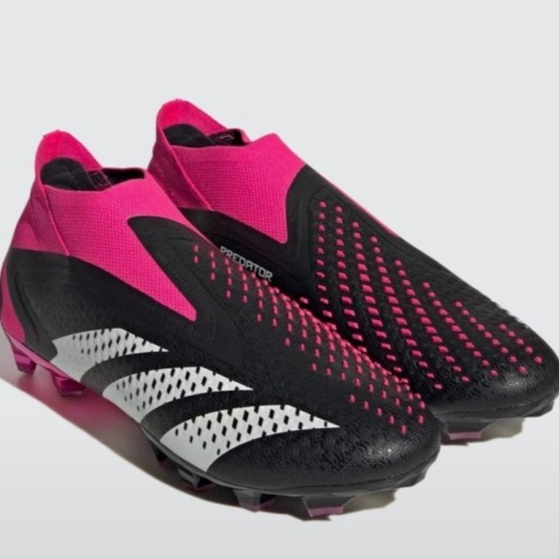 Adidas Predator Accuracy+ AG Core Black Team shock Pink 착용 스타일