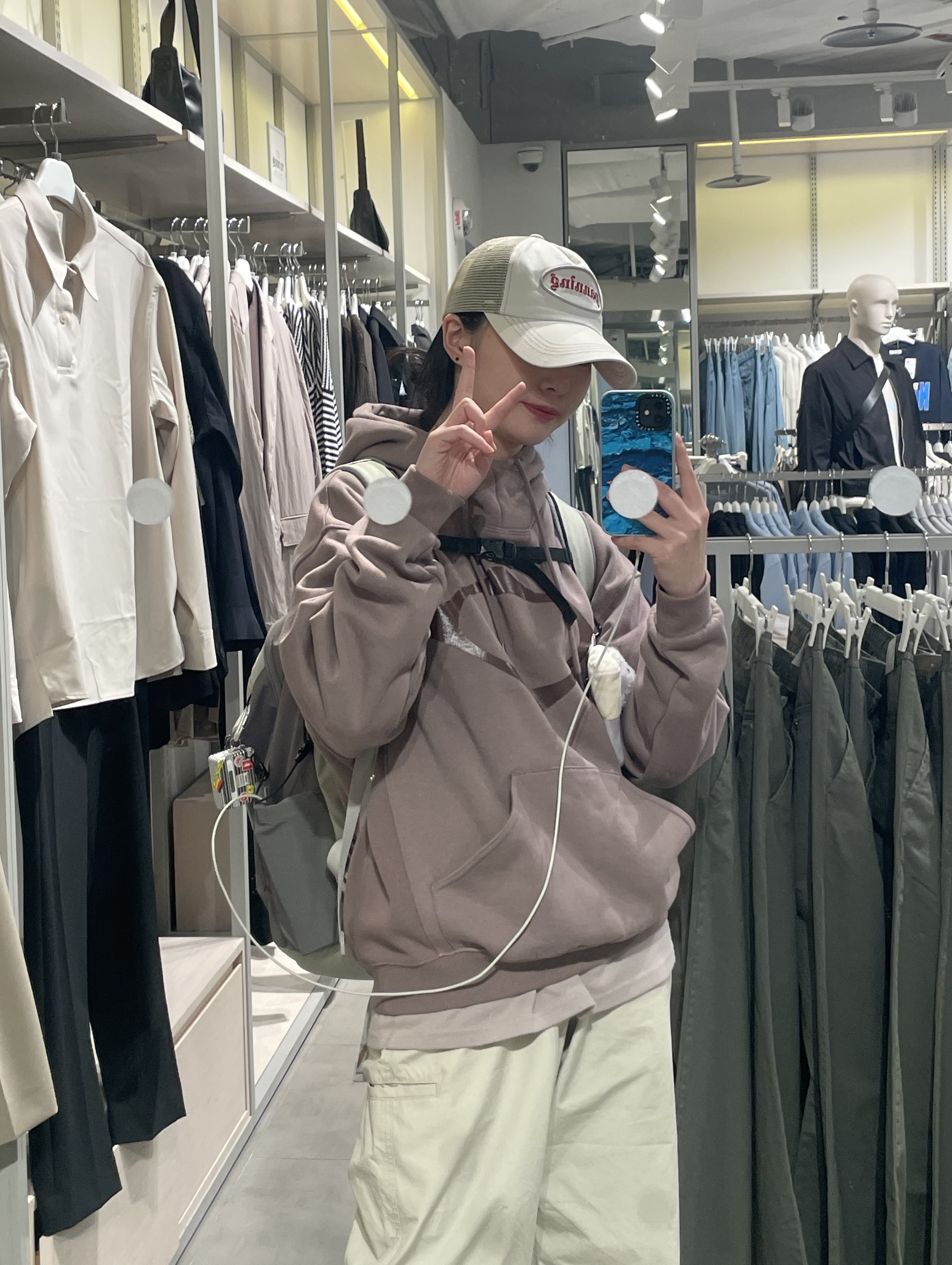 Arc'teryx Mantis 26 Backpack Habitat Forage, Jordan 1 x Travis Scott Retro Low OG SP Sail and Ridgerock 착용 스타일 - 2