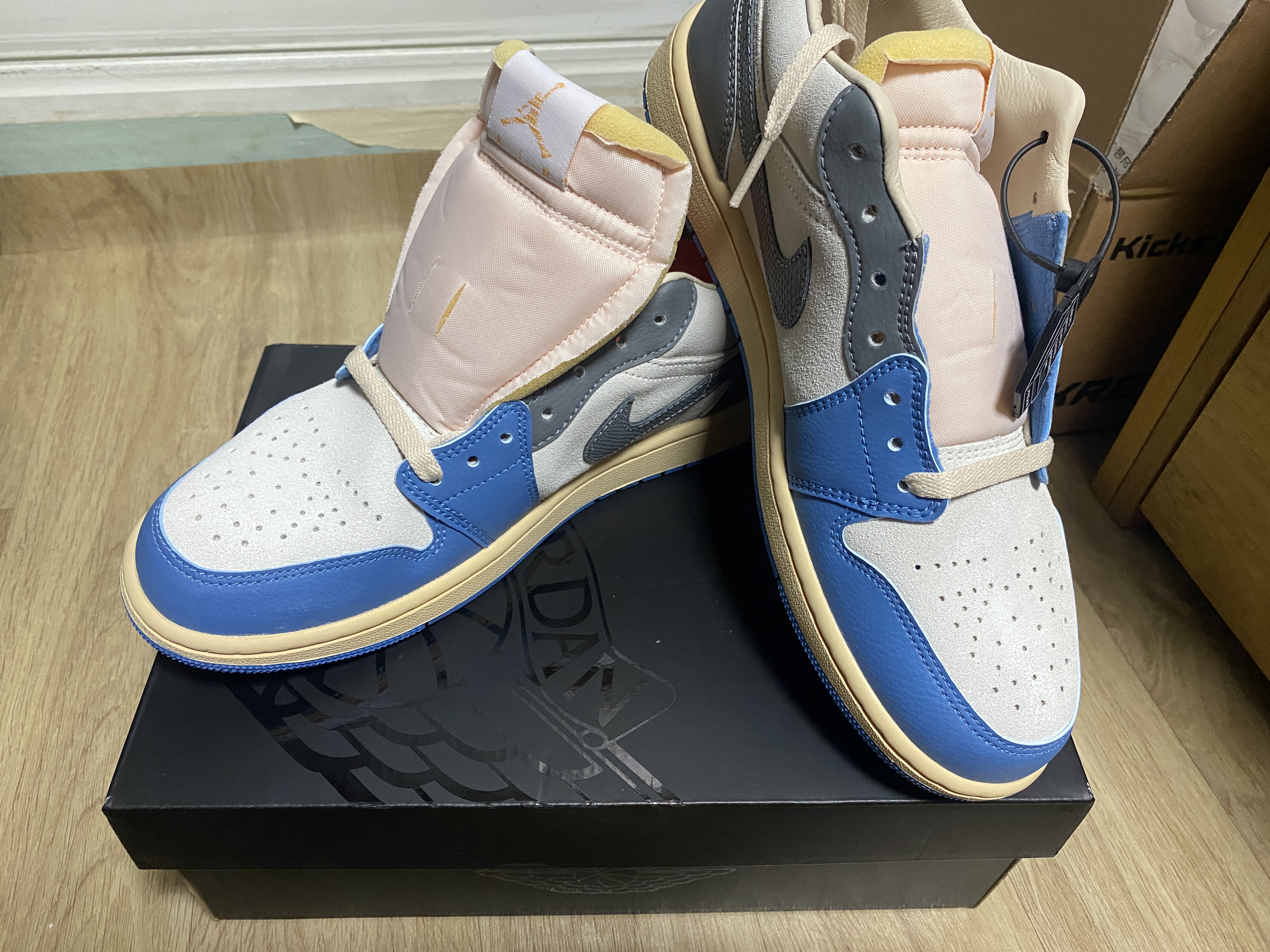 Jordan 1 Low SE Tokyo 96 착용 스타일