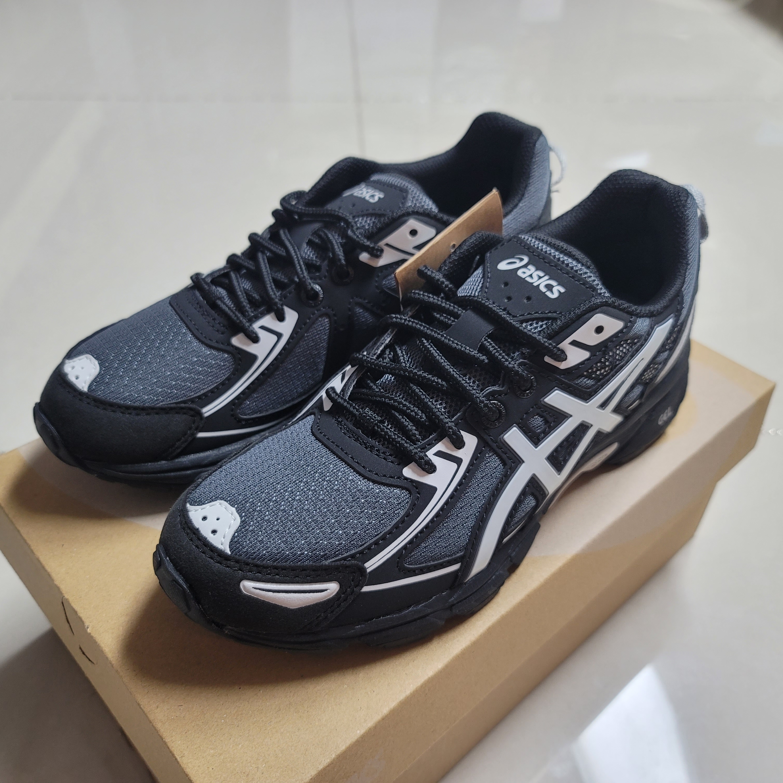 Asics Gel-Venture 6 Carrier Grey 착용 스타일 - 1