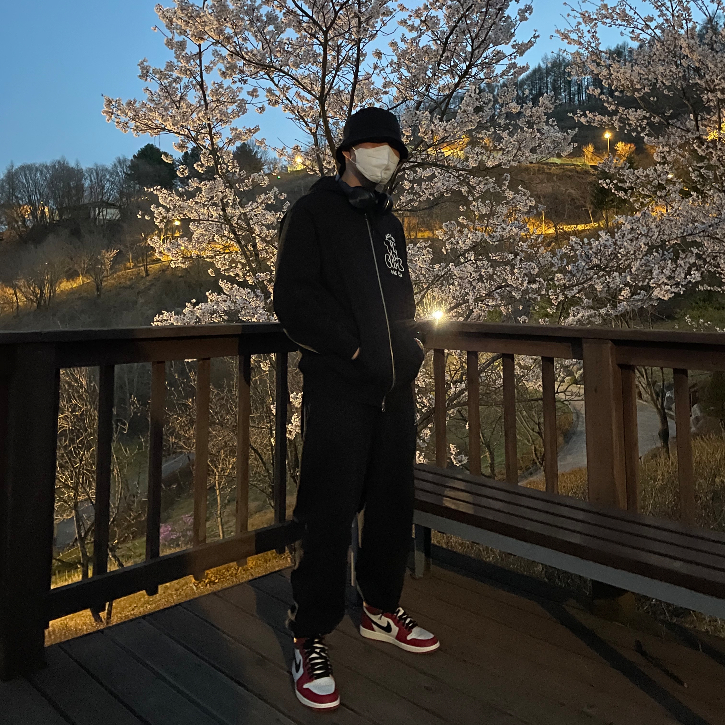Nike x Stussy NRG RA Washed Fleece Pants Black (DN4030-010), Jordan 1 Retro High OG Chicago 2022 착용 스타일 - 2