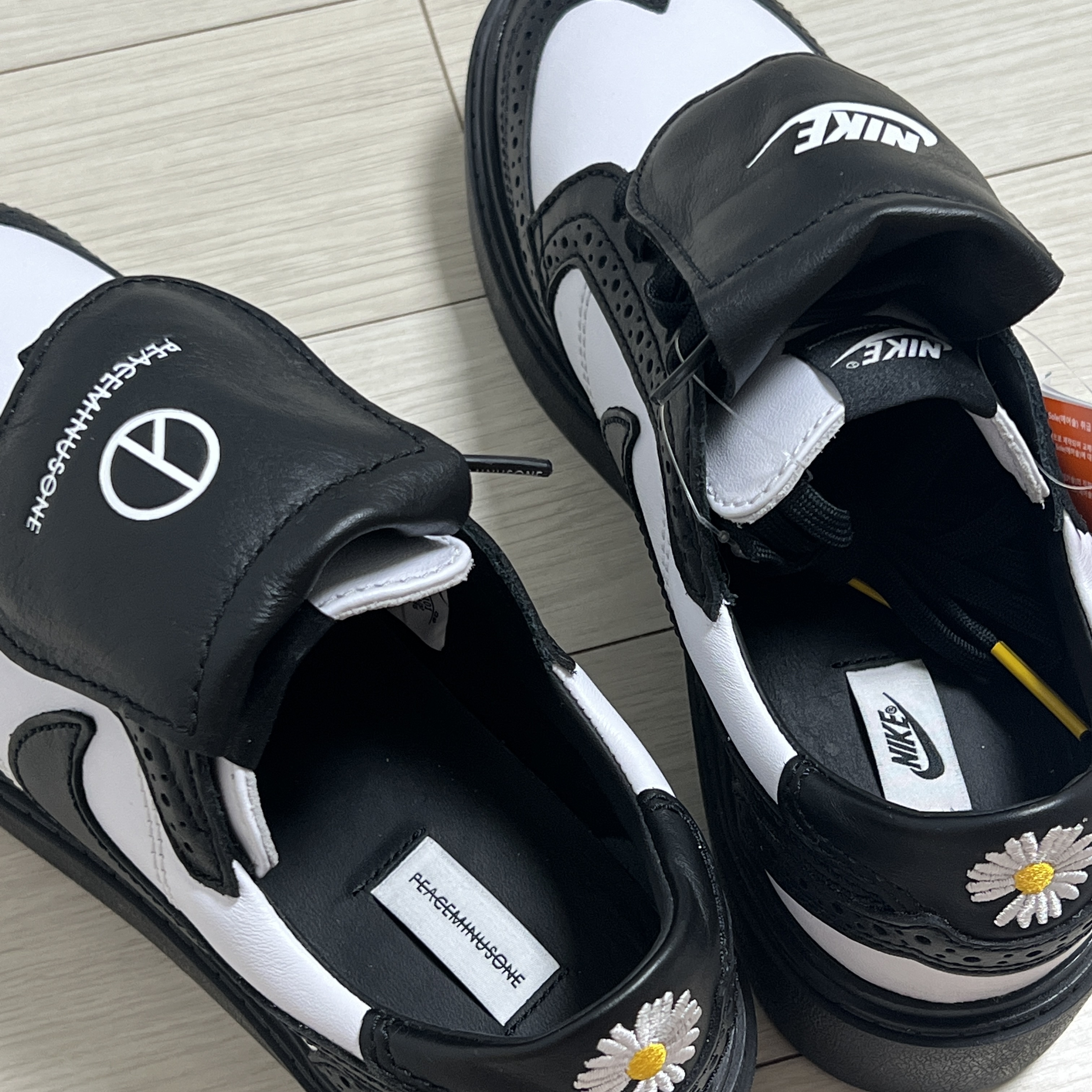 Nike x Peaceminusone Kwondo1 Black and White 착용 스타일 - 2