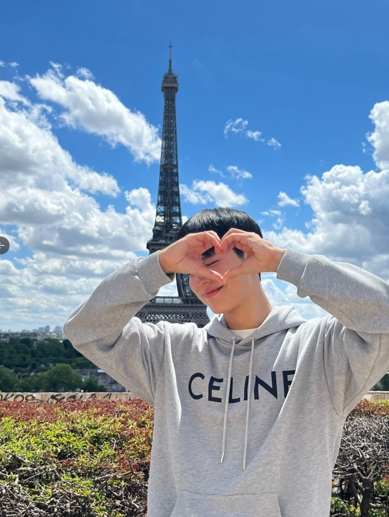 Celine Loose Hoodie in Cotton Fleece Grey Black 착용 스타일