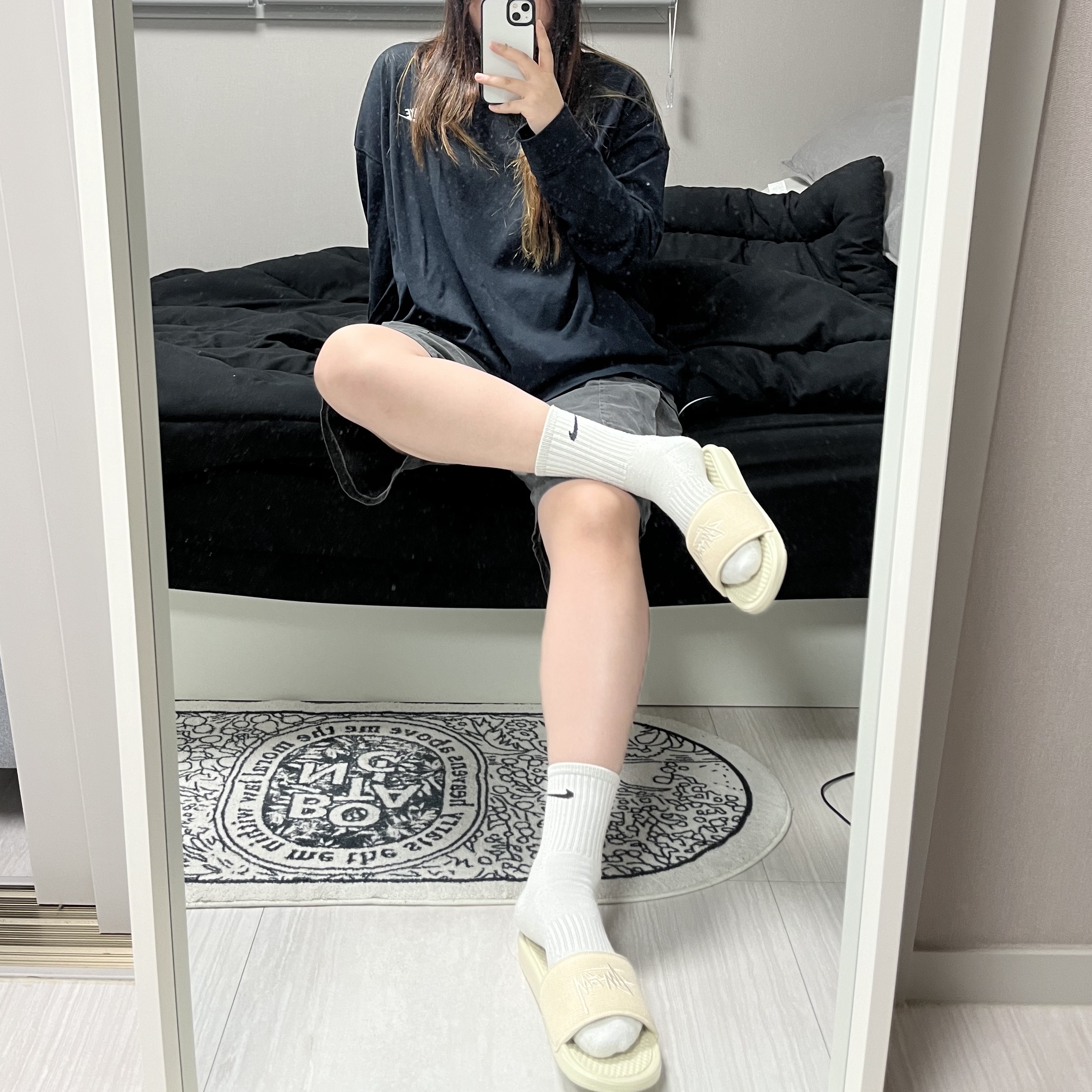 Nike x Stussy Benassi Hemp Slide Fossil Stone, Nike x Peaceminusone LS T-Shirt Black (DR0098-010) 착용 스타일