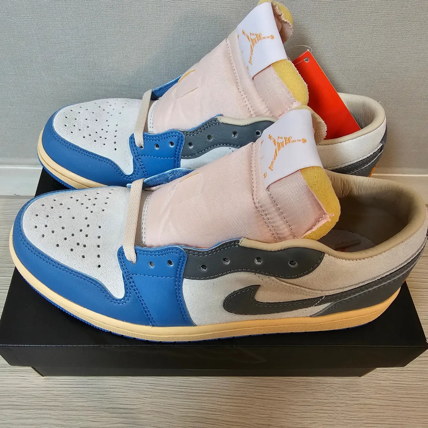 Jordan 1 Low SE Tokyo 96 착용 스타일 - 1