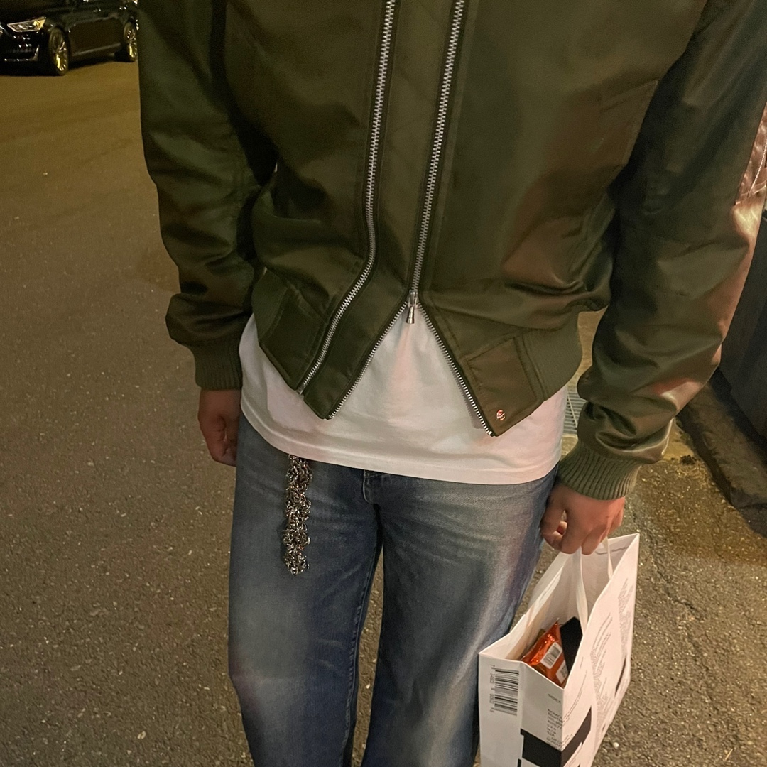 [KREAM 단독] STU Double Way Short Bomber Khaki 착용 스타일