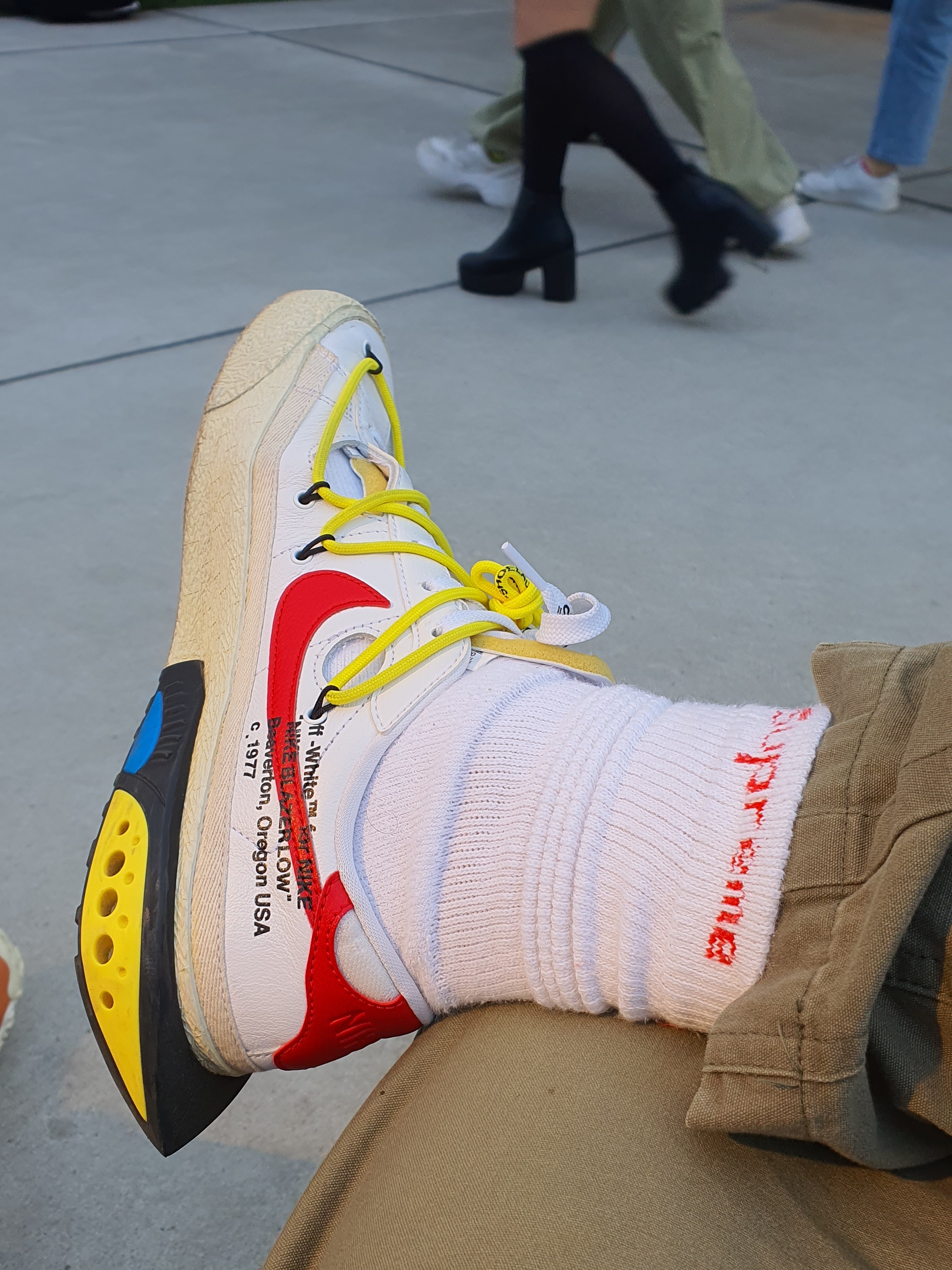 Nike x Off-White Blazer Low '77 White and University Red, Supreme Hanes Crew Socks White (4 Pack) 착용 스타일