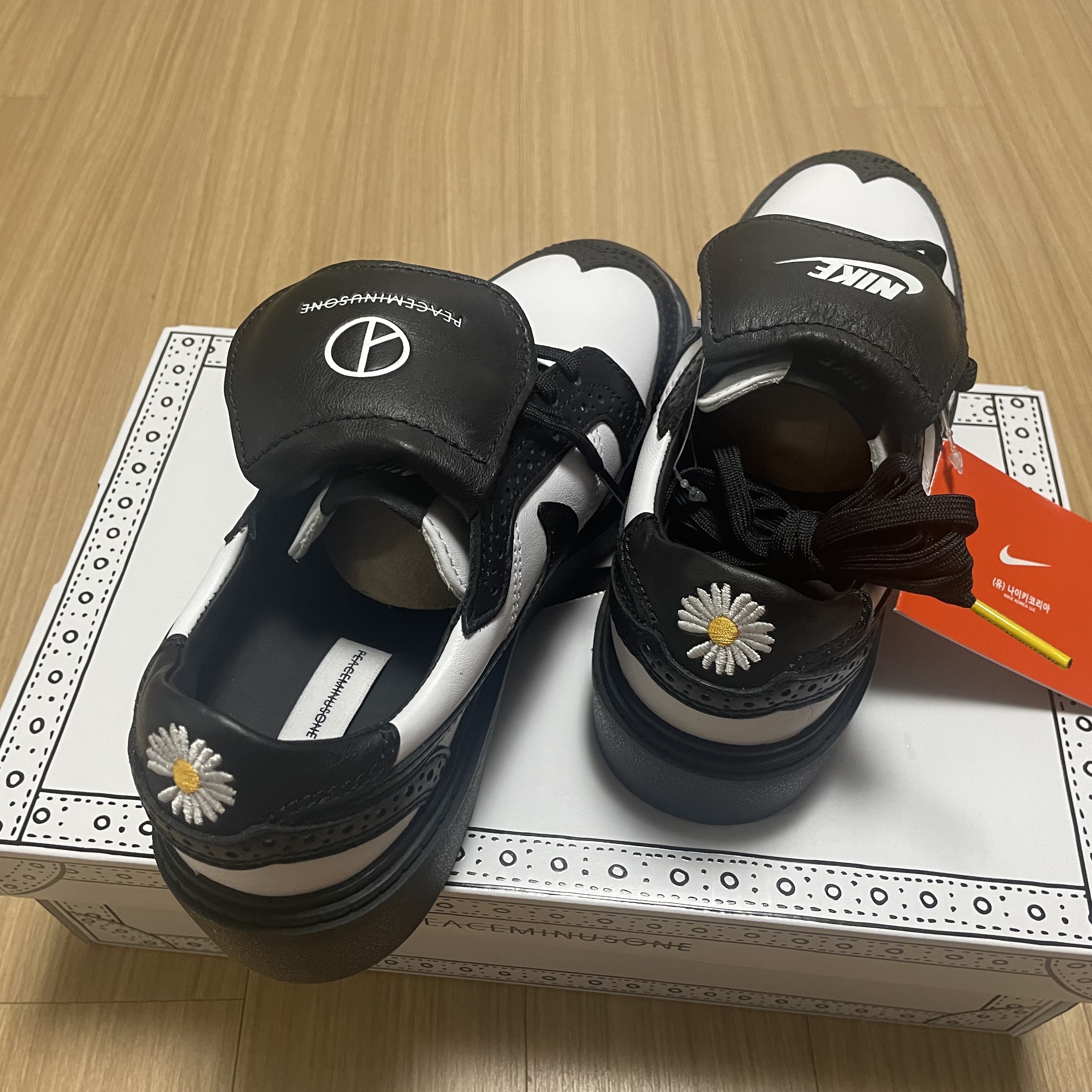 Nike x Peaceminusone Kwondo1 Black and White 착용 스타일 - 3