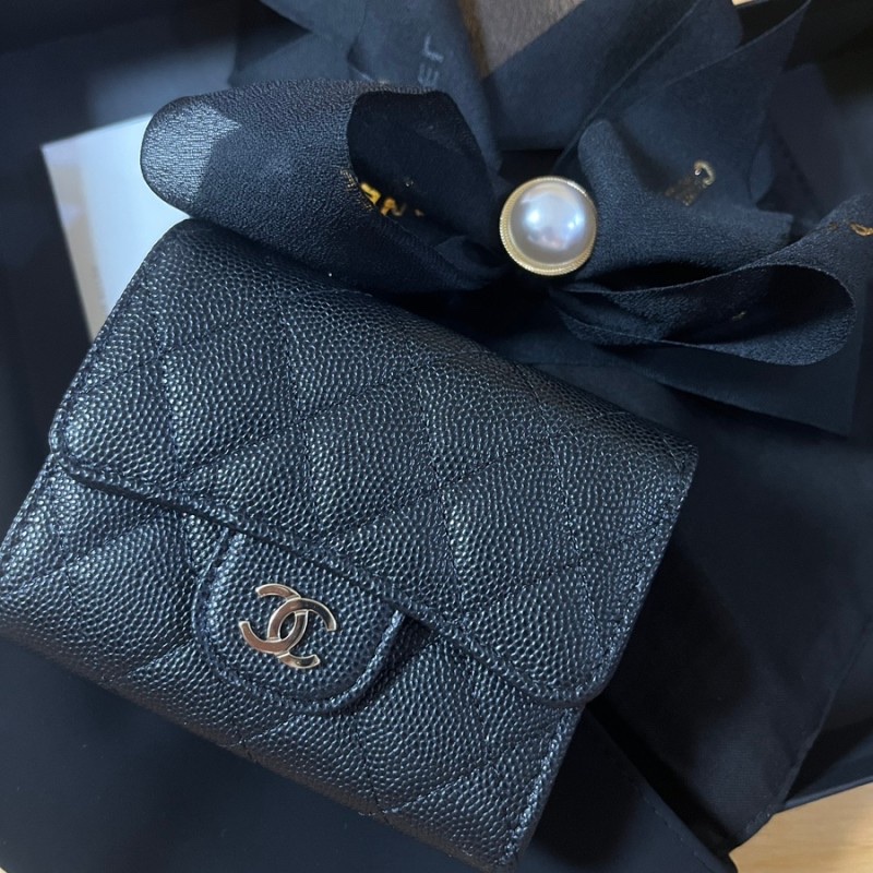 Chanel Classic Flap Wallet Grained Calfskin & Silver Black 착용 스타일