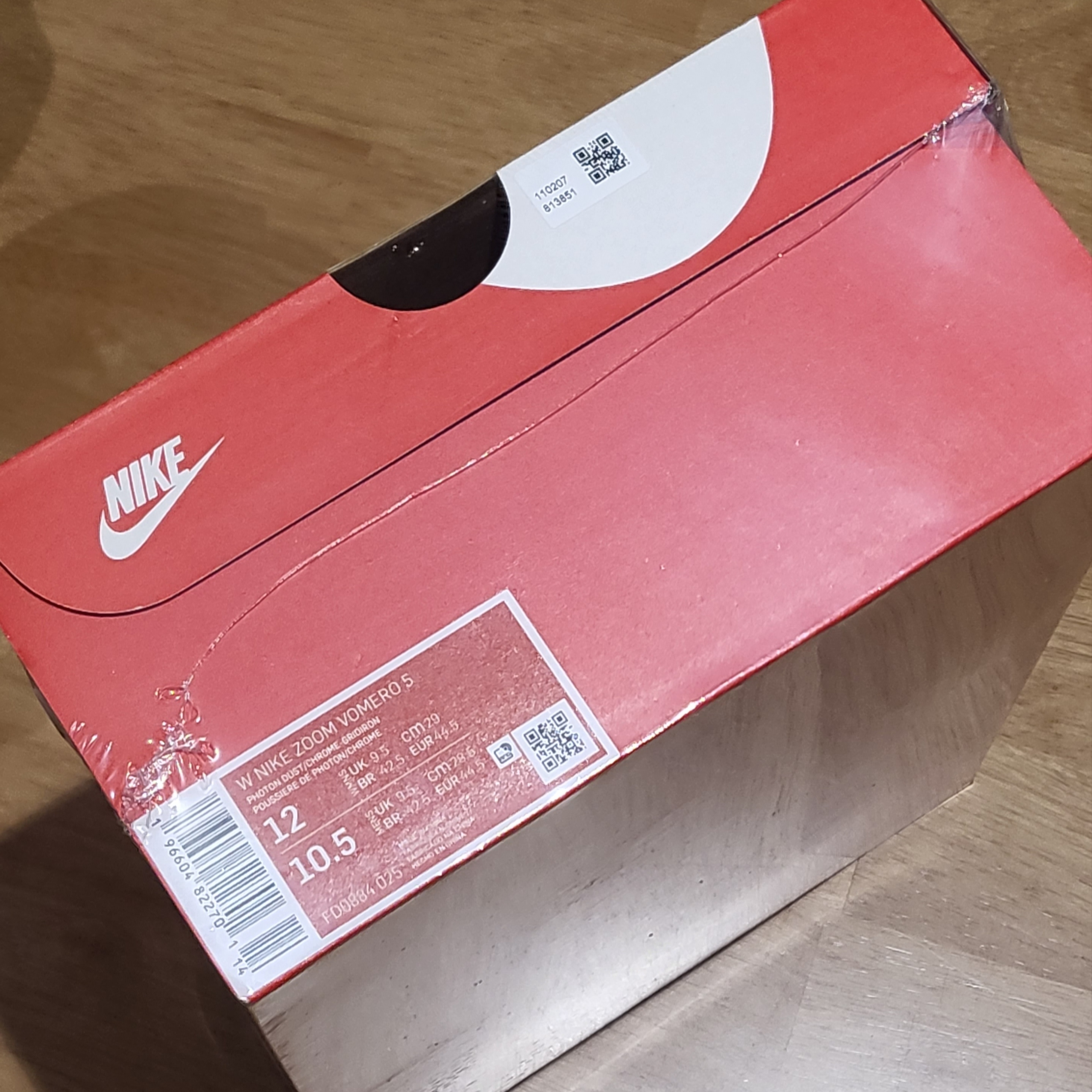 (W) Nike Zoom Vomero 5 Photon Dust and Metallic Silver 착용 스타일 - 3
