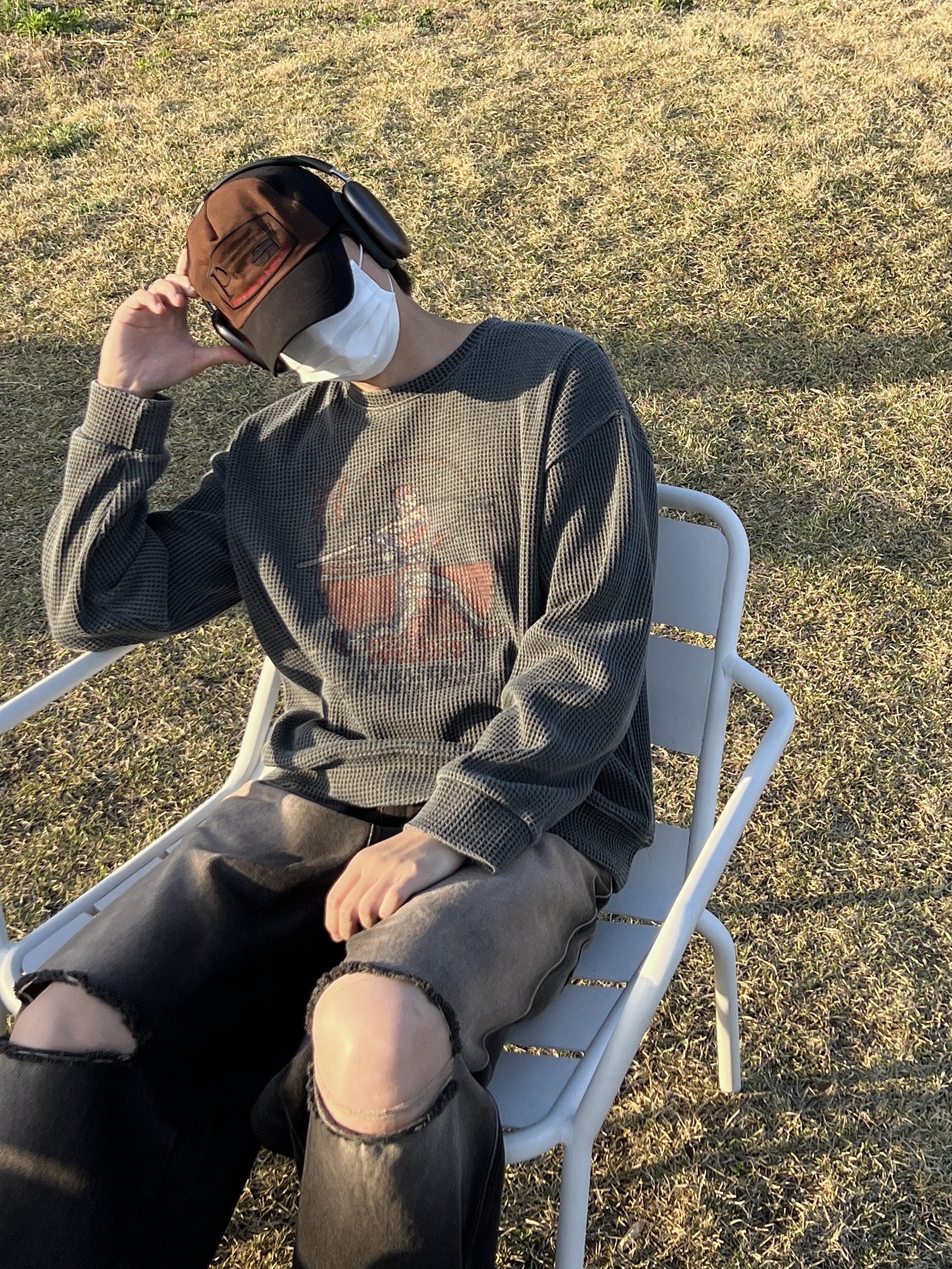 Nike x Supreme Air Force 1 Low Flax, Apple AirPods Max Lightning Space Gray (Korean Ver.) 착용 스타일 - 4