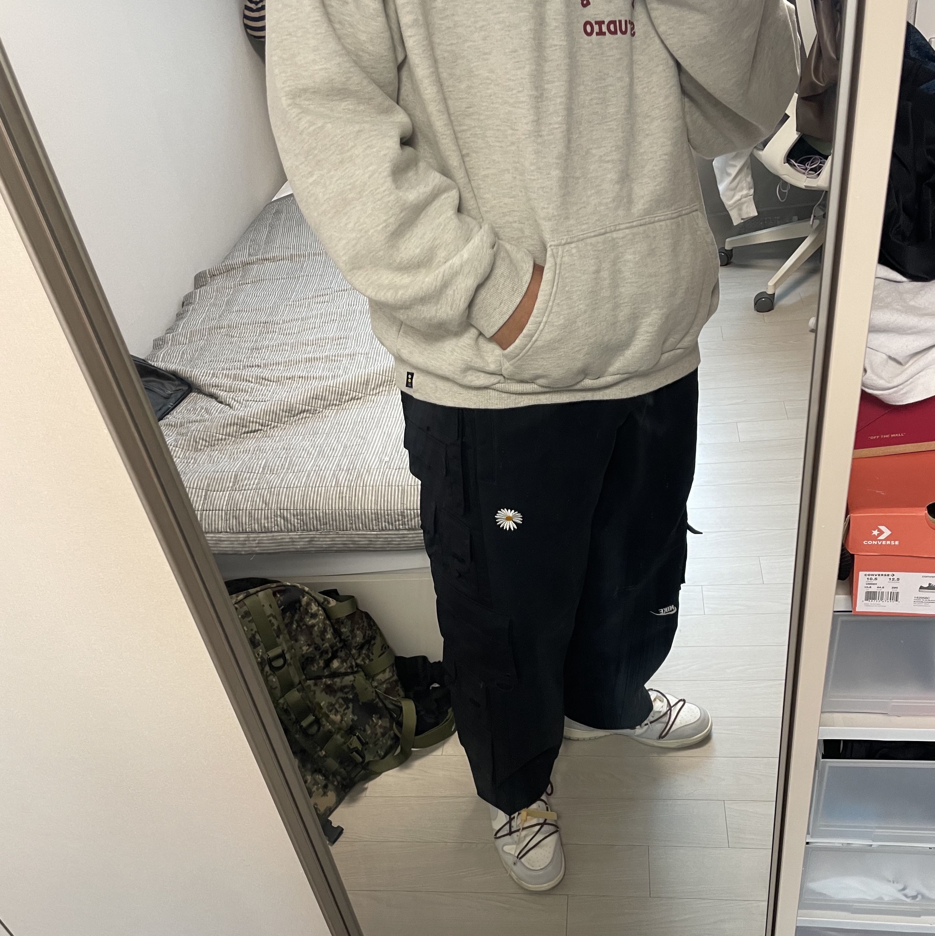 Nike x Peaceminusone Wide Pants Black (DR0096-010), IAB Studio Half Zip-Up Oatmeal Burgundy 착용 스타일