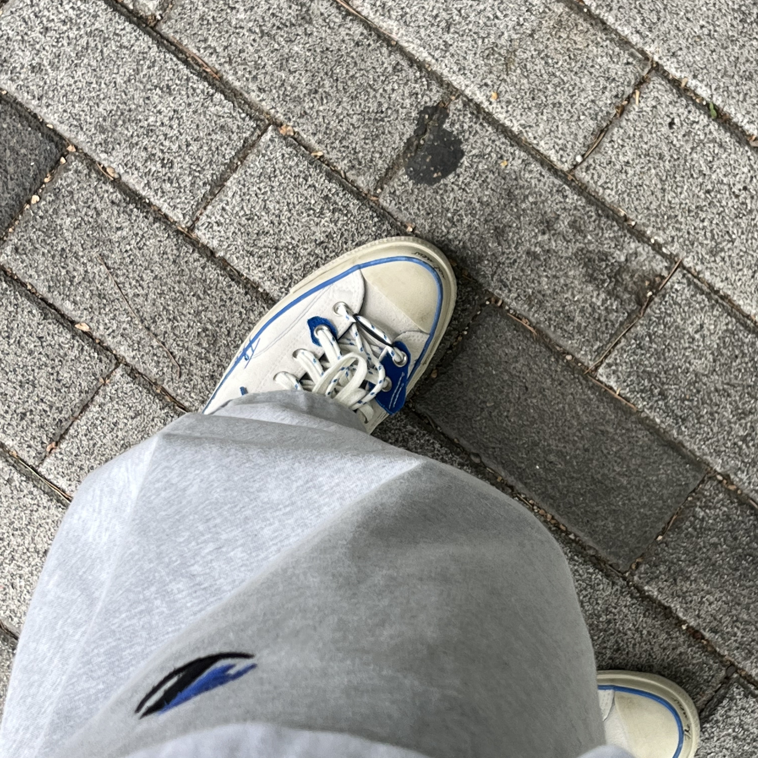 Converse x Ader Error Chuck 70 High White, Zara x Ader Error Jogger Pants Grey 착용 스타일