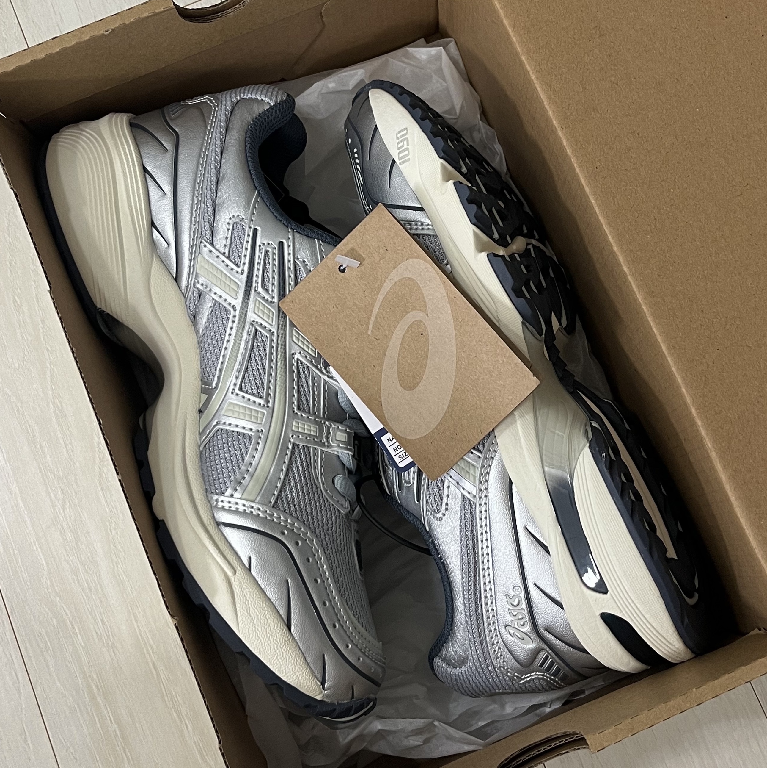 Asics Gel-1090 Piedmont Grey 착용 스타일 - 2