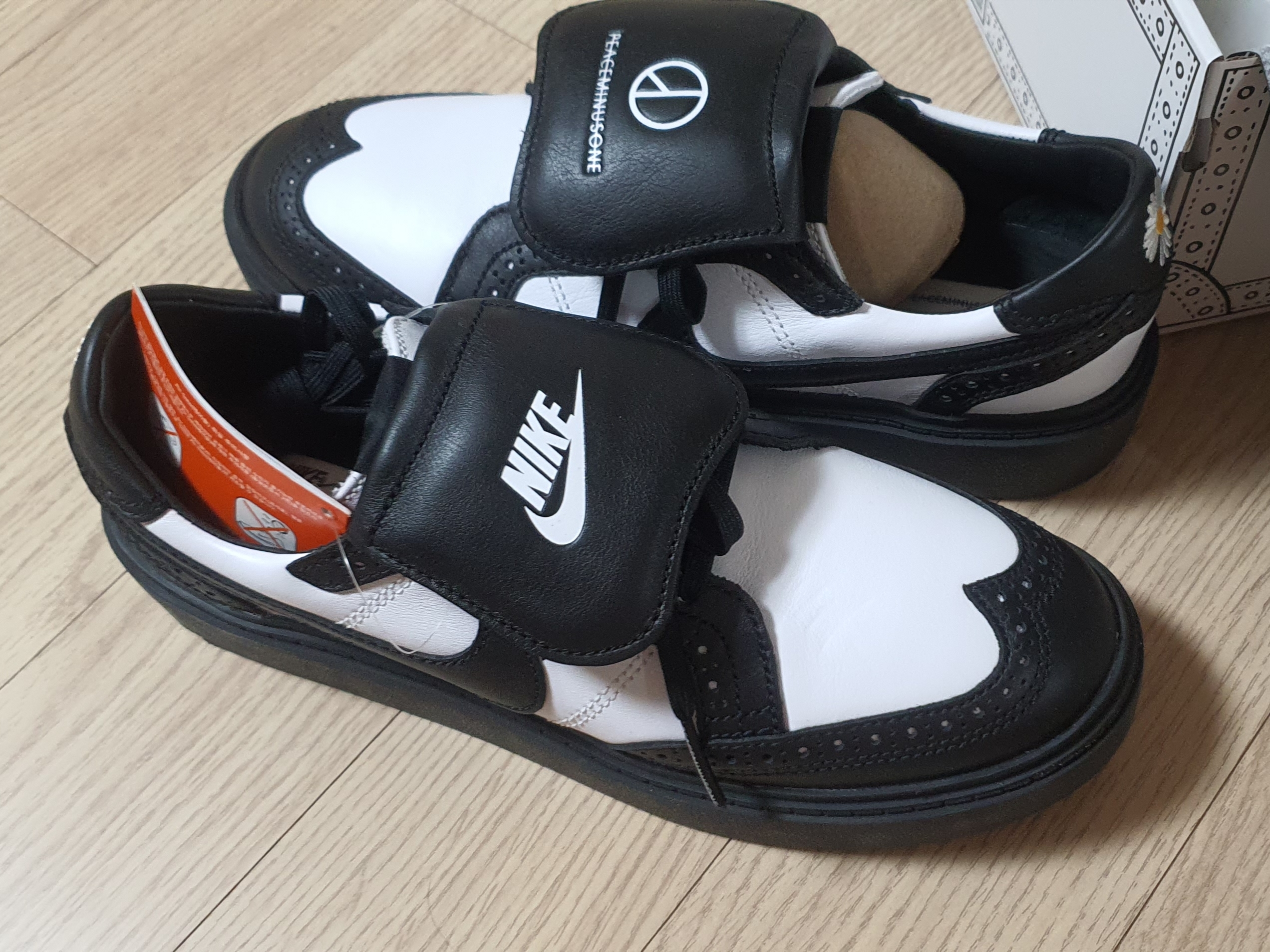 Nike x Peaceminusone Kwondo1 Black and White 착용 스타일