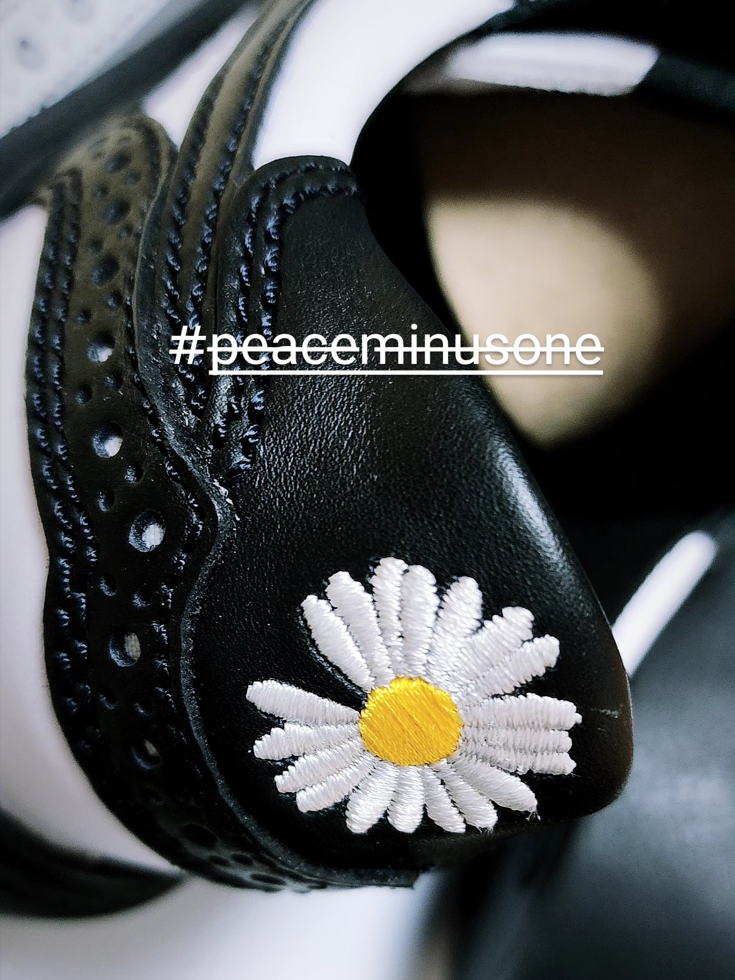Nike x Peaceminusone Kwondo1 Black and White 착용 스타일 - 2
