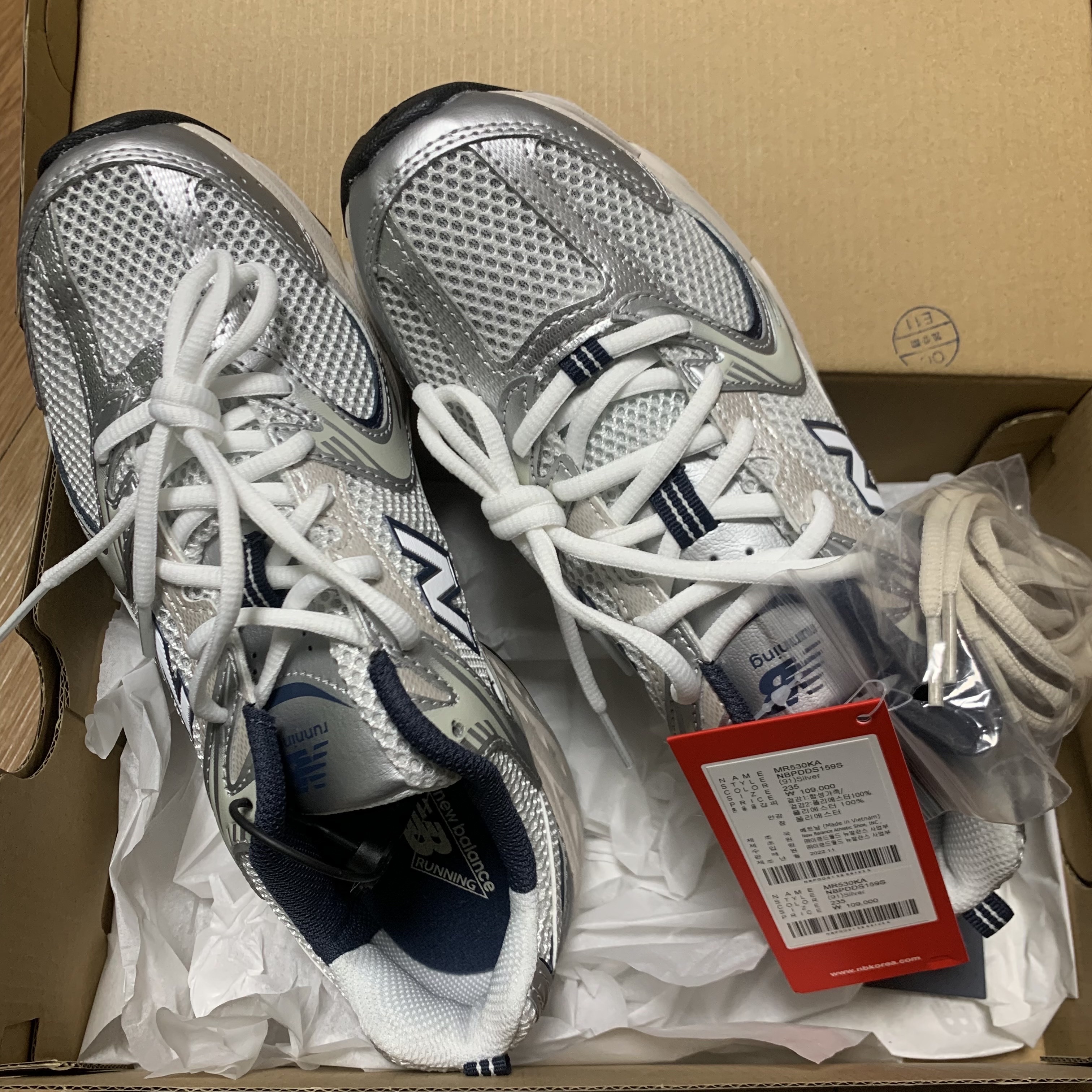 New Balance 530 Steel Grey 착용 스타일 - 2