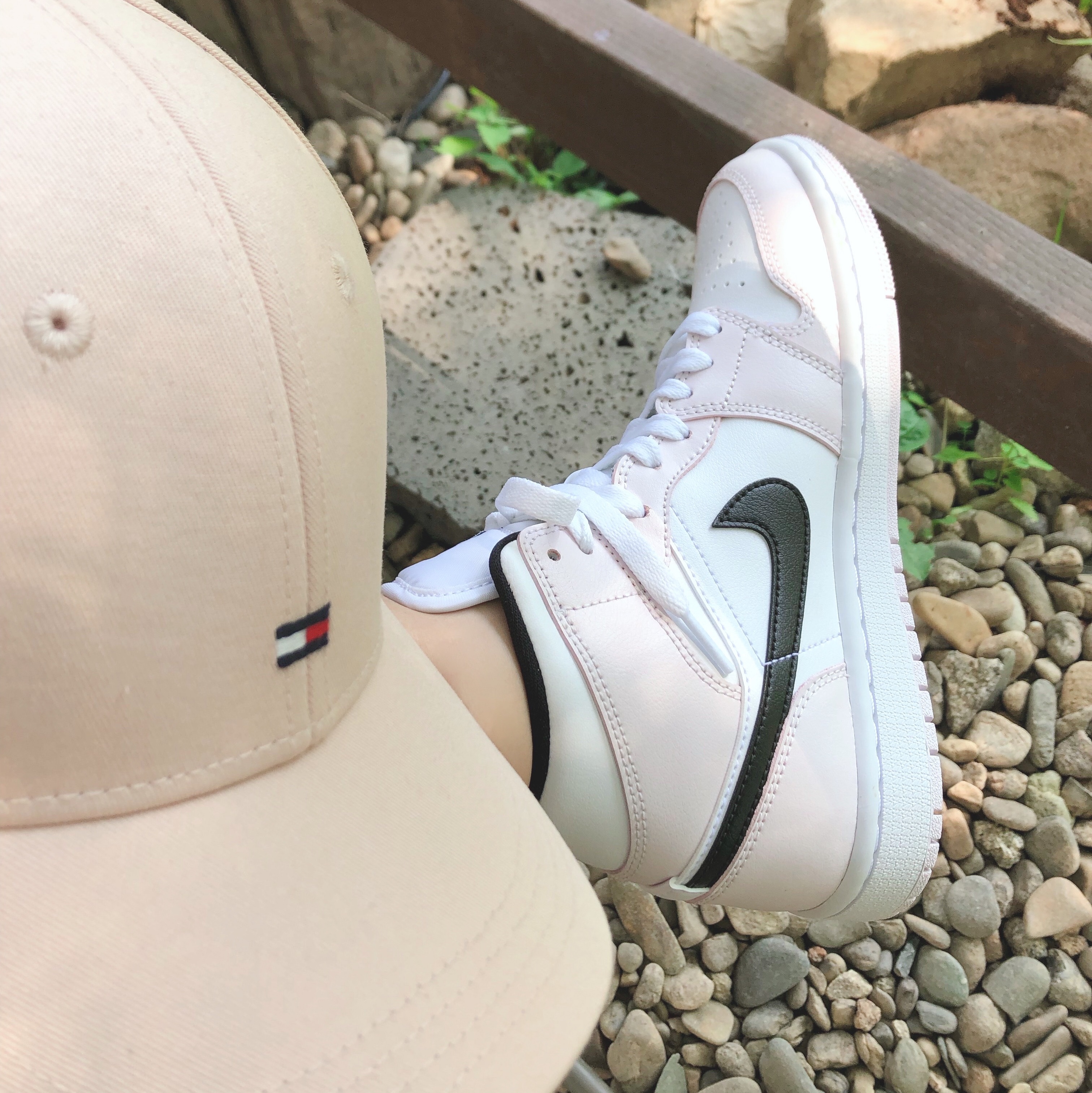 (W) Jordan 1 Mid Barely Rose 착용 스타일